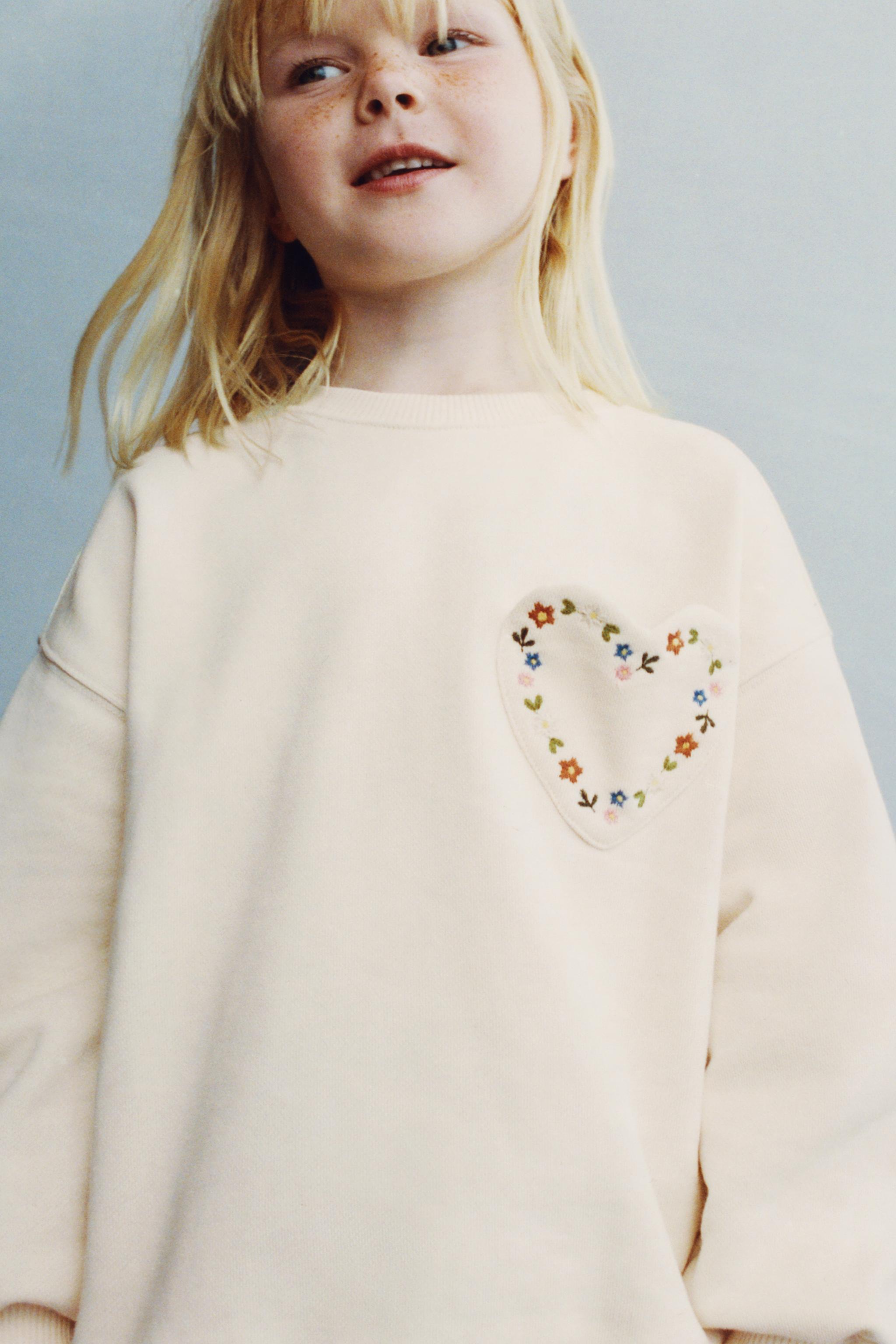 HEART POCKET SWEATSHIRT