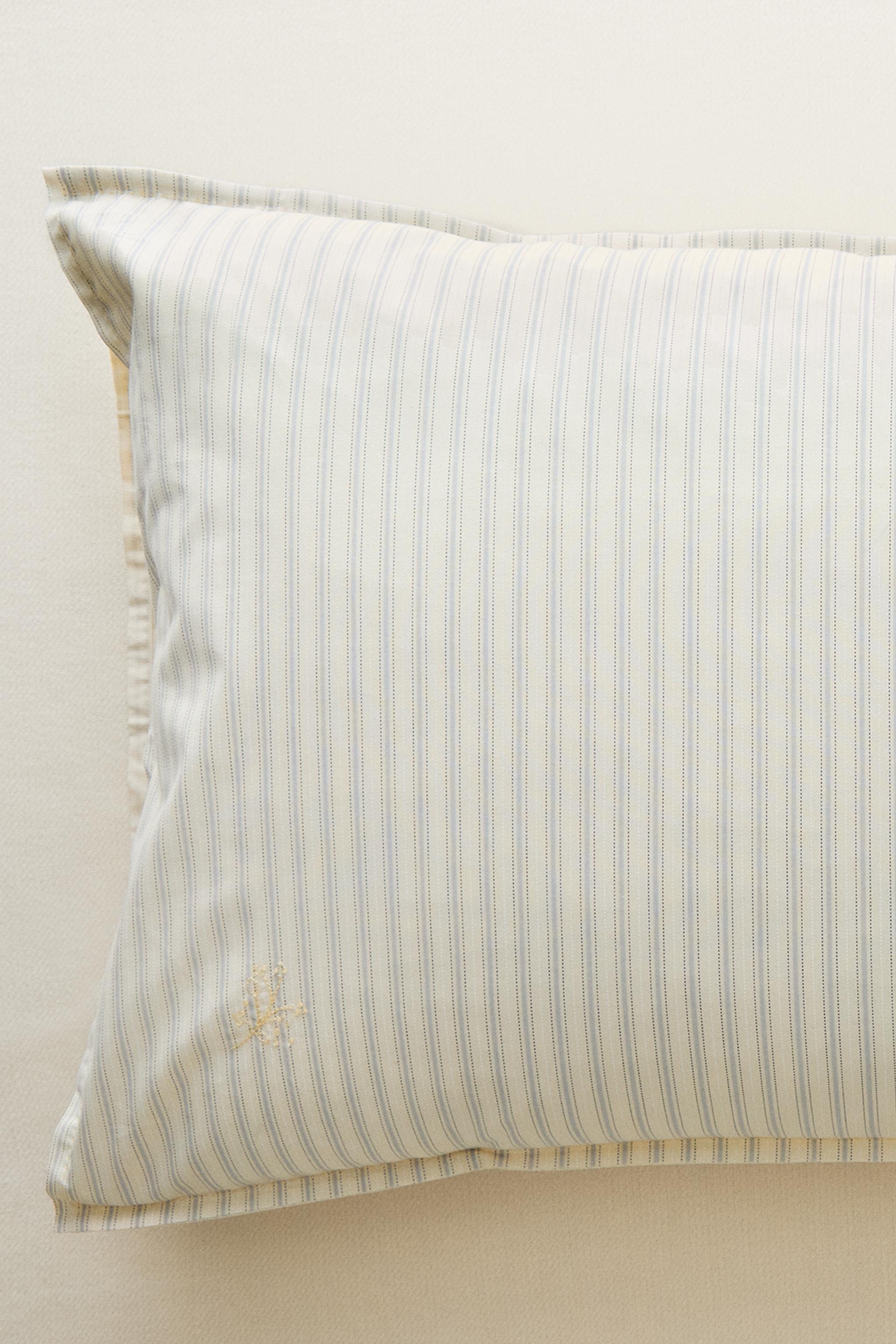 CHILDREN’S STRIPED PILLOWCASE