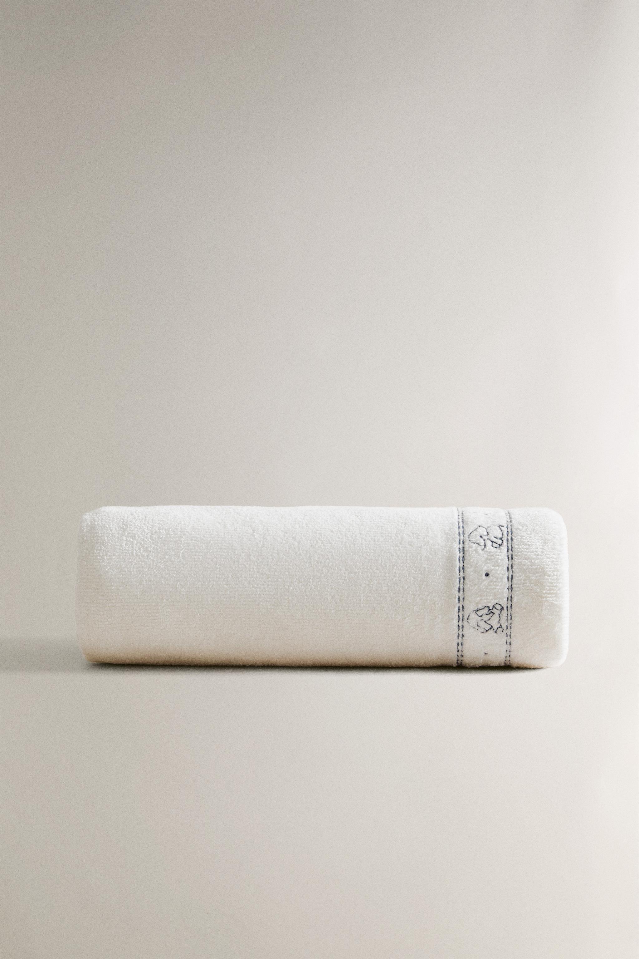 CHILDREN'S ELEPHANT VELOUR BATH TOWEL