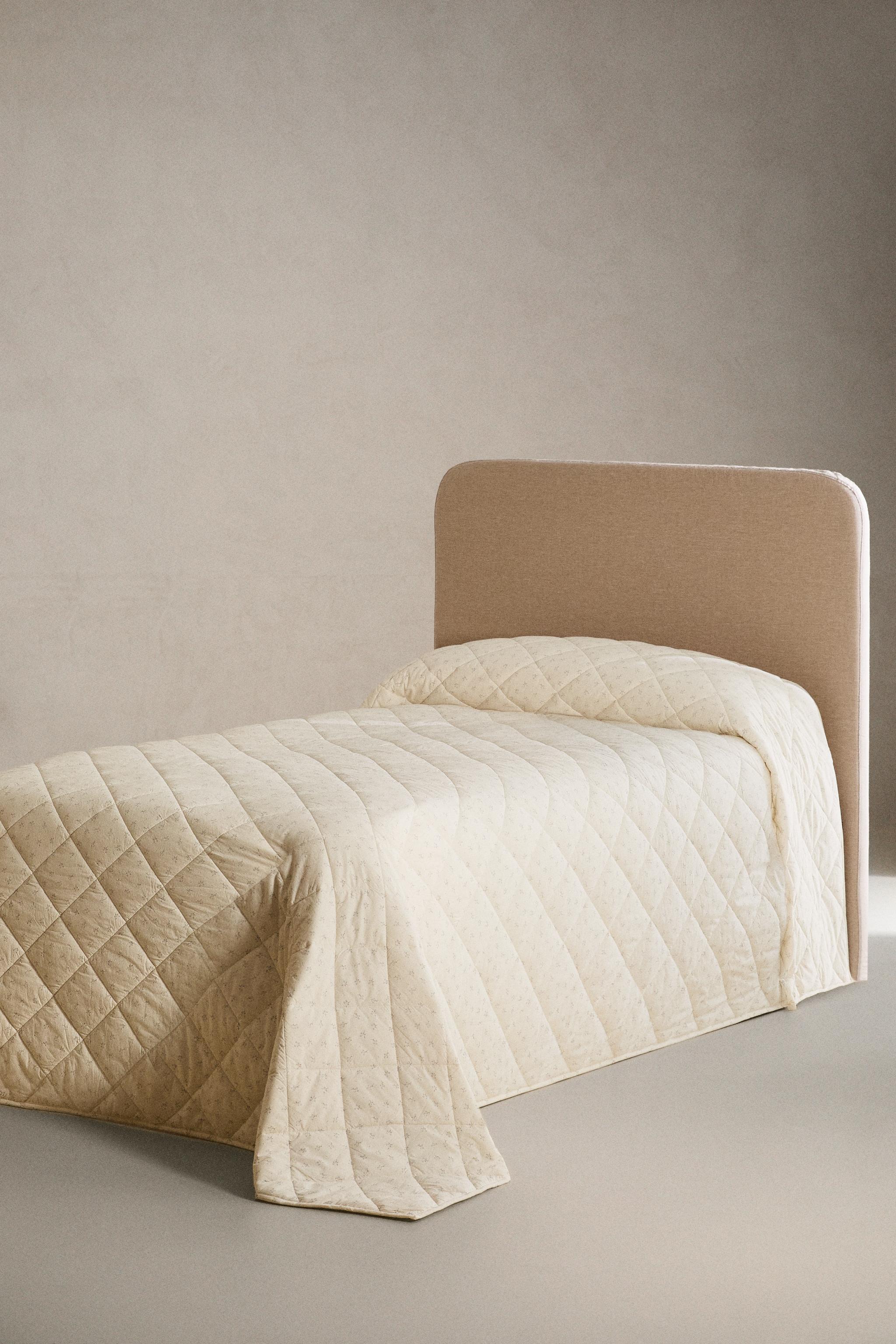 CHILDREN'S FLORAL PRINT QUILT