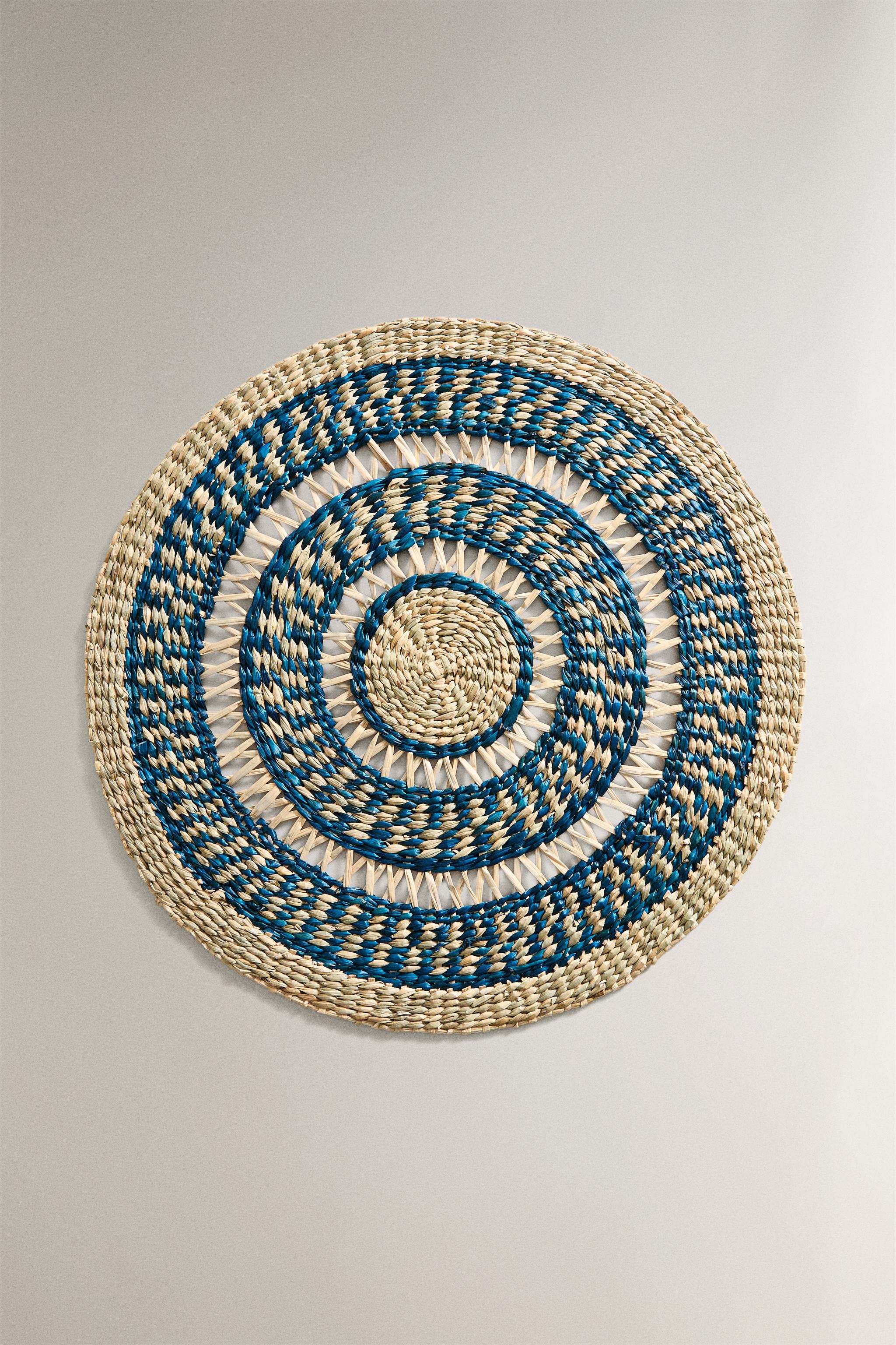 ROUND COLORED WOVEN PLACEMAT