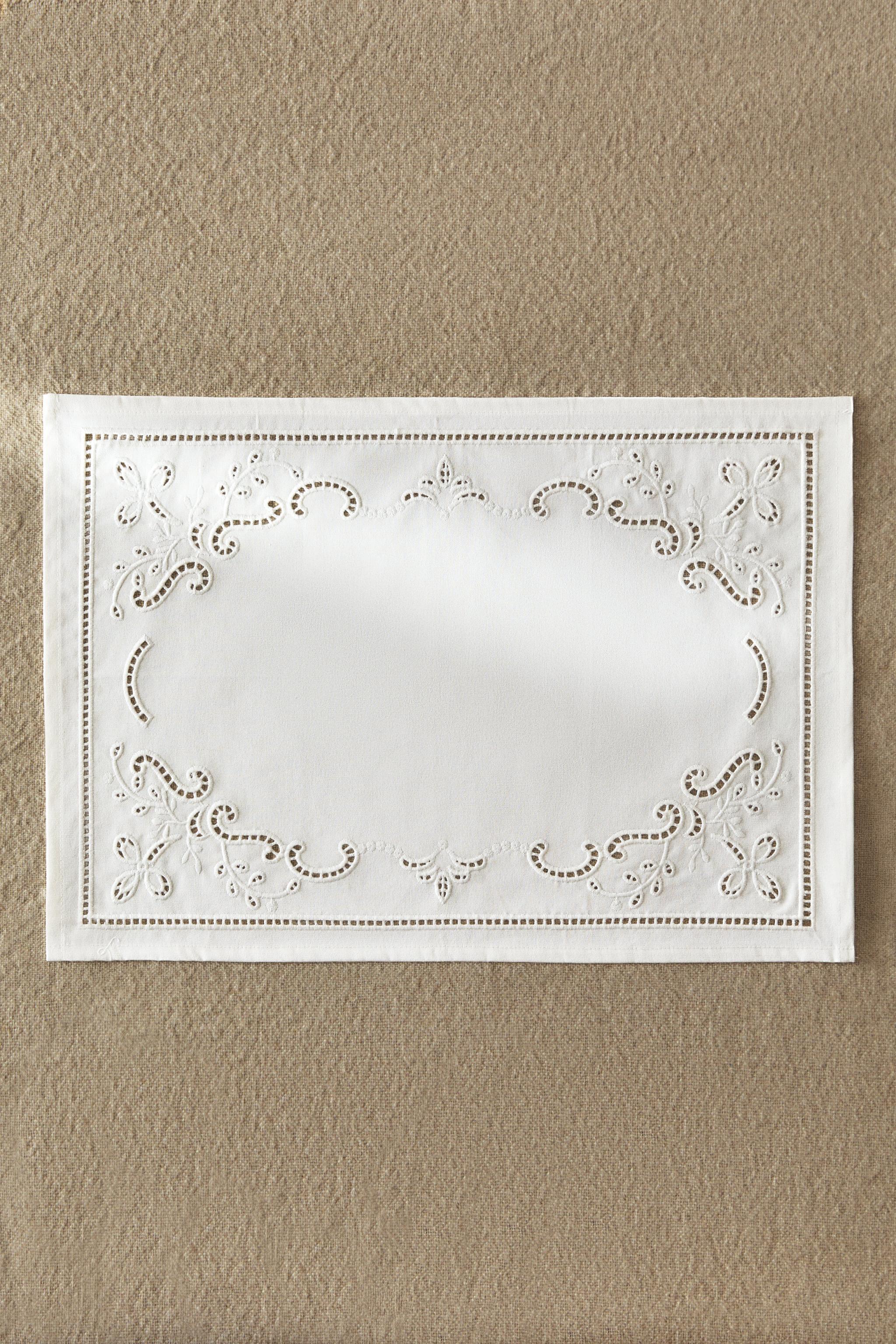 EMBROIDERED PLACEMAT WITH HEMSTITCHING