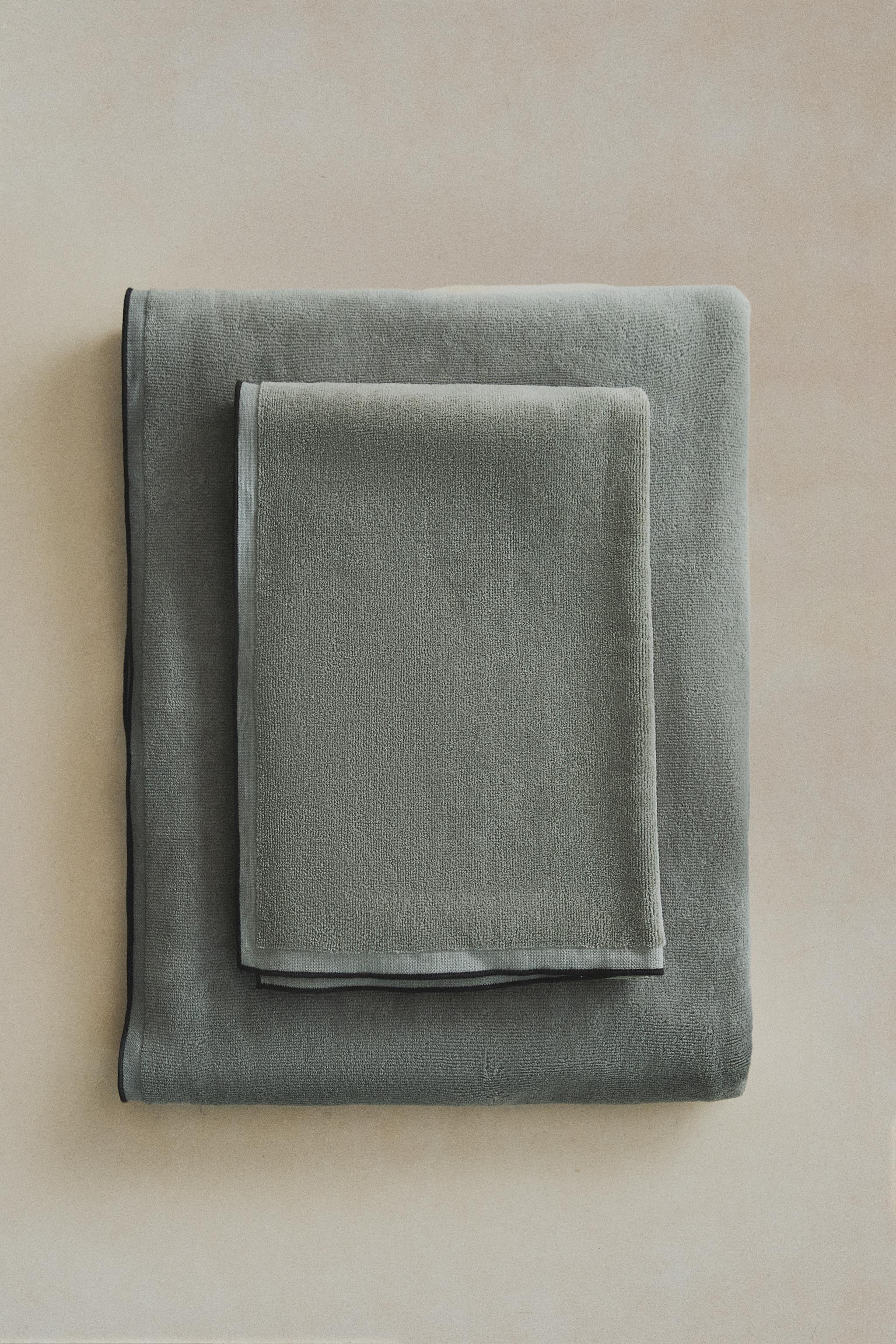 VELOUR OVERLOCK BATH TOWEL