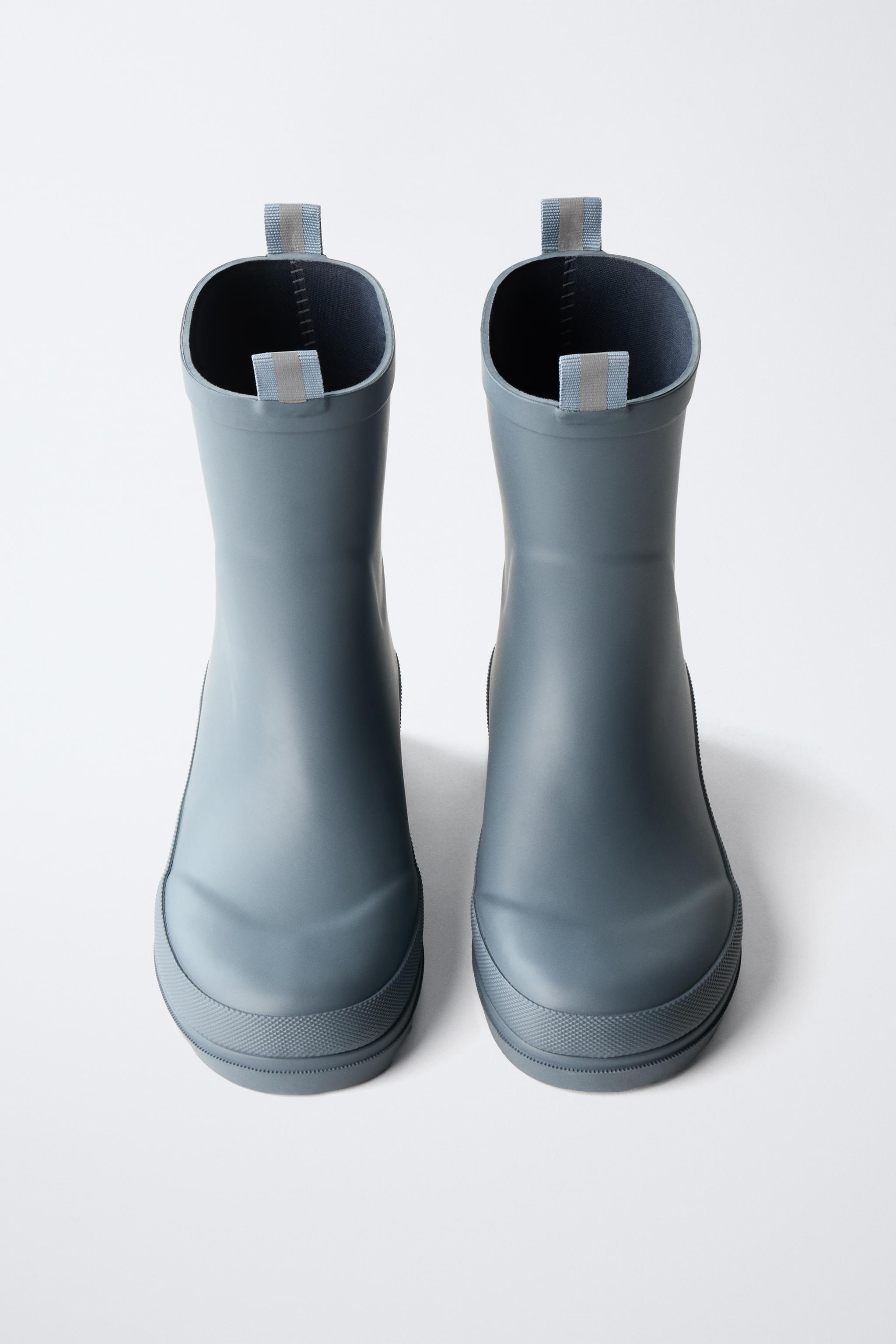 BASIC RAIN BOOTS