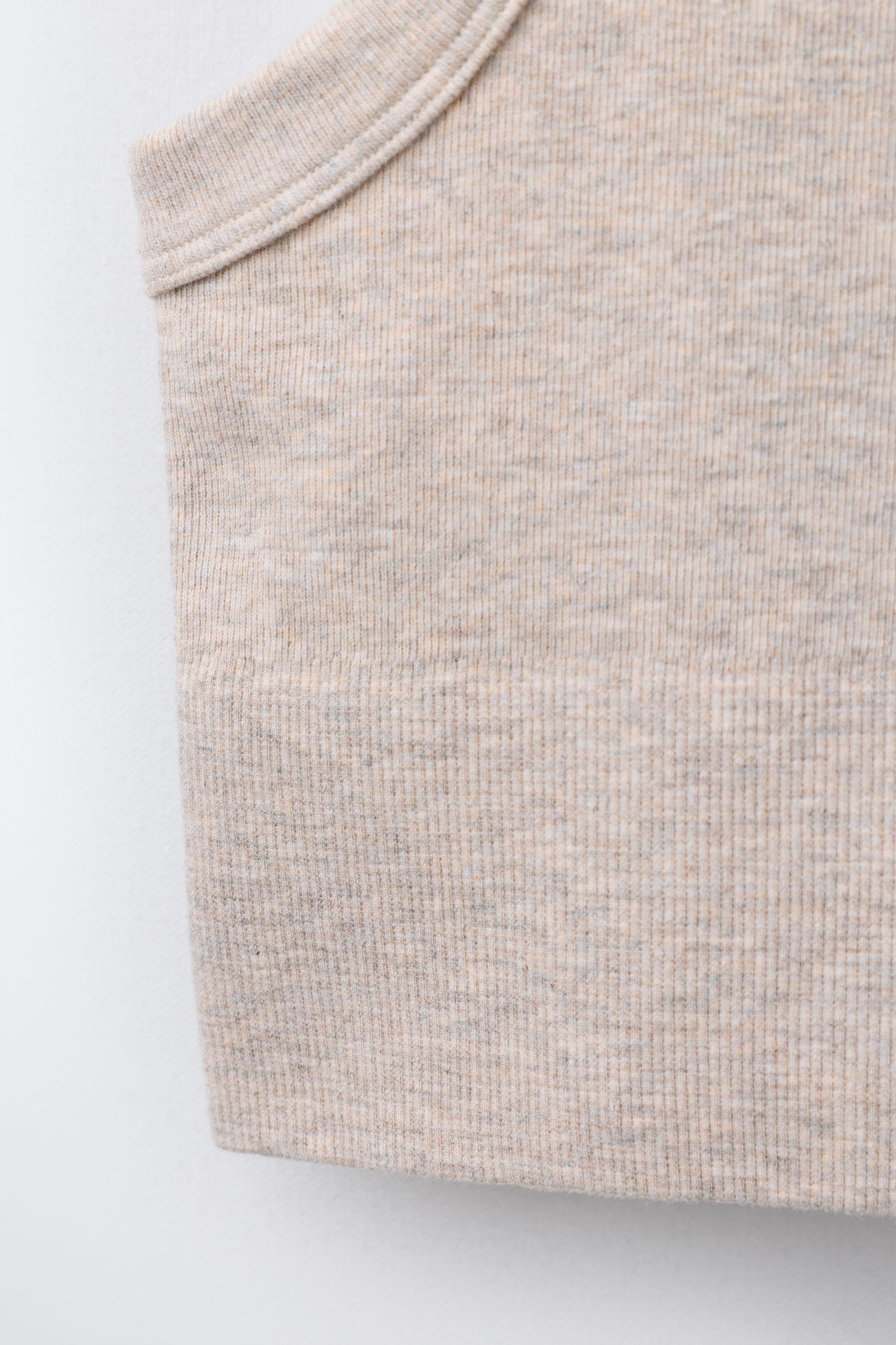 TEXT SEAMLESS CROP TOP