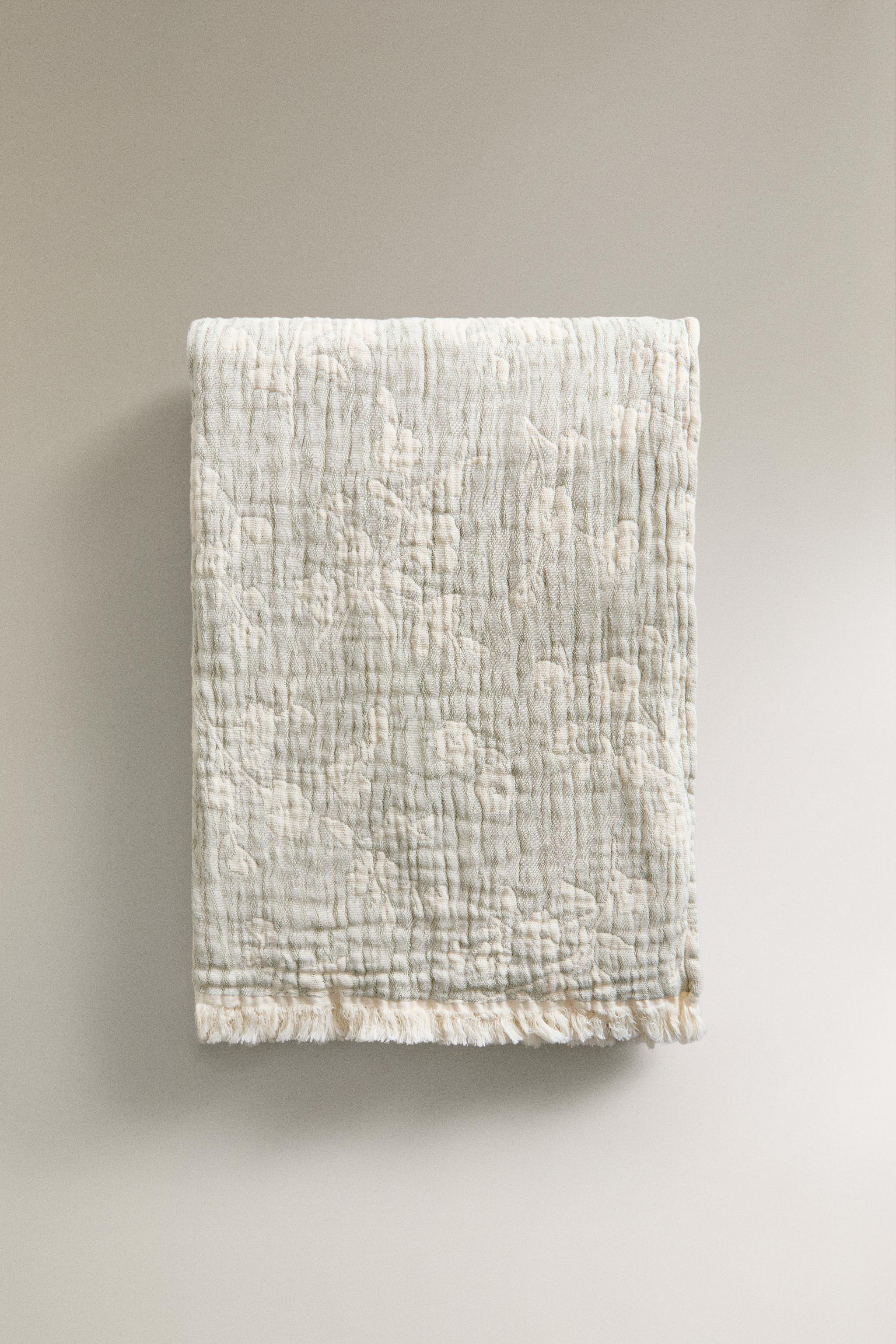 FLORAL JACQUARD BLANKET