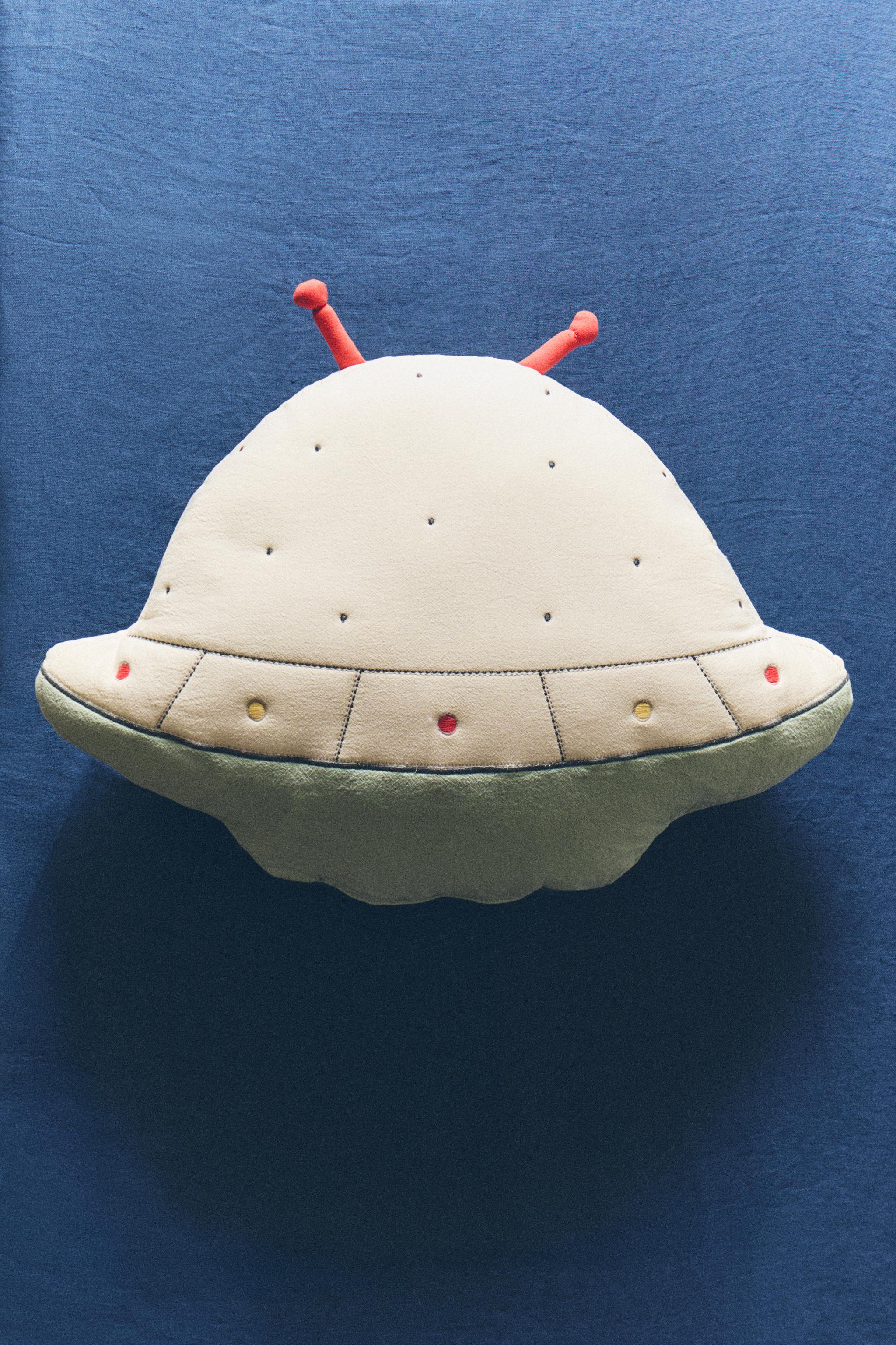 CHILDREN'S SPACECRAFT THROW PILLOW