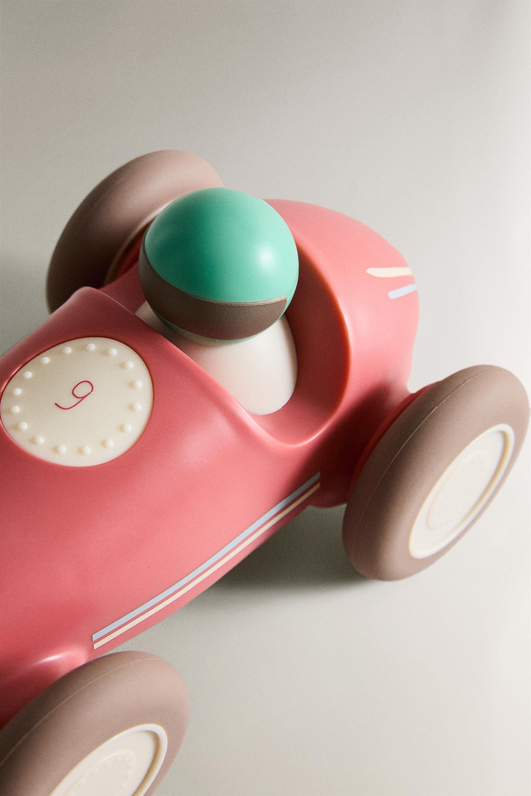 CHILDREN'S REMOTE CONTROL CAR TOY