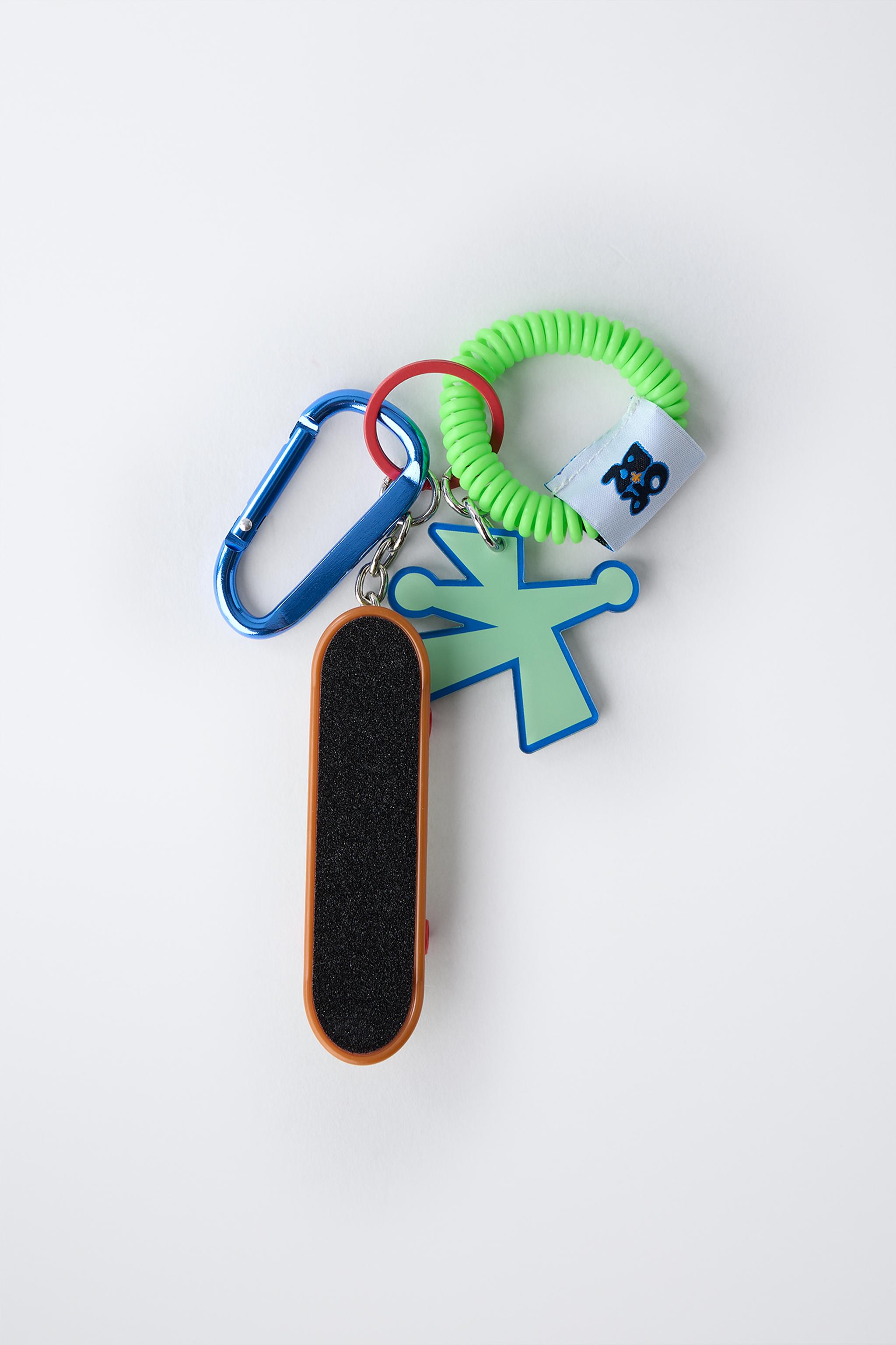 SKATE CARABINER KEYCHAIN