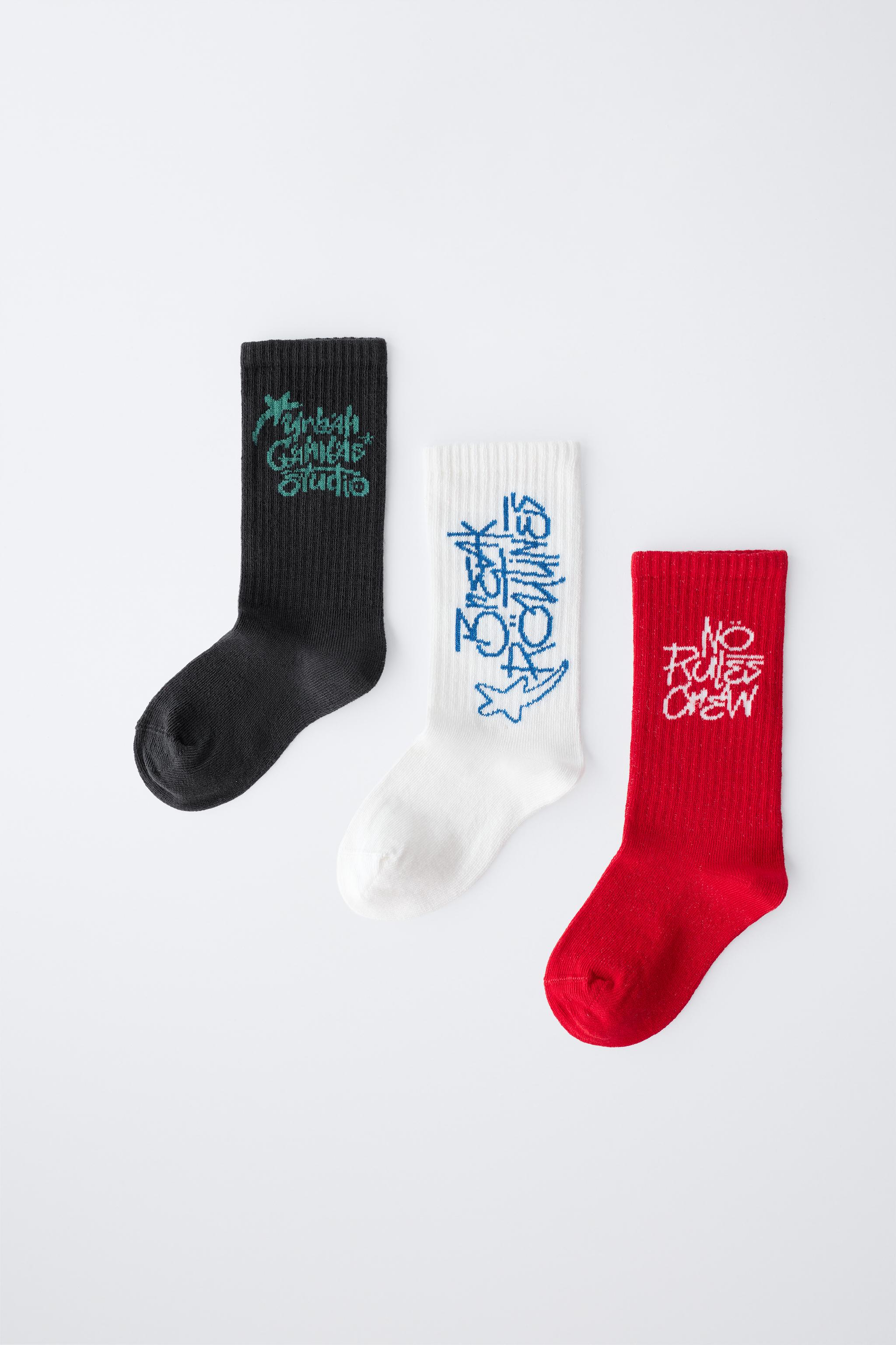 THREE-PACK OF GRAFFITI TEXT SOCKS