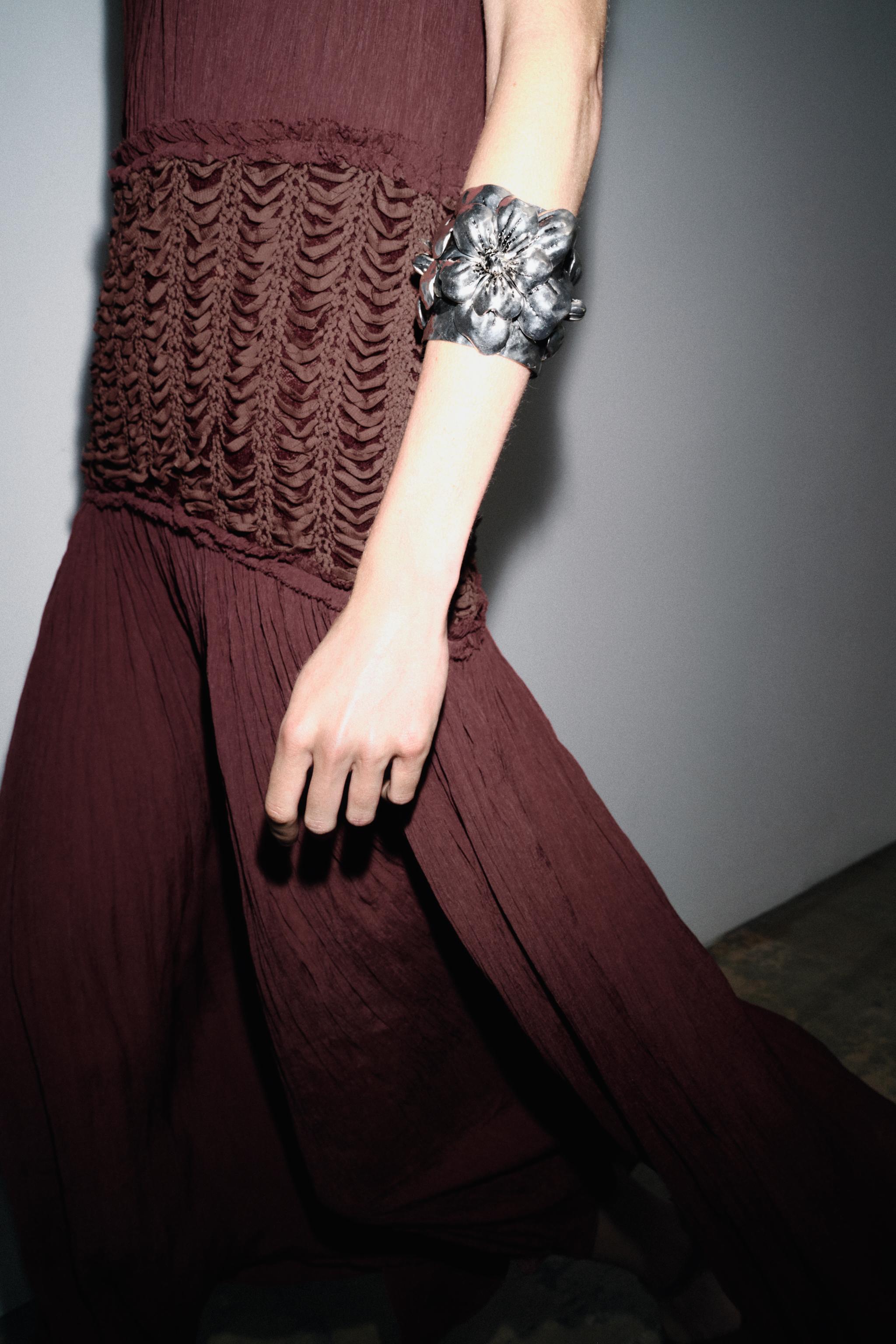 RIGID FLOWER BRACELET