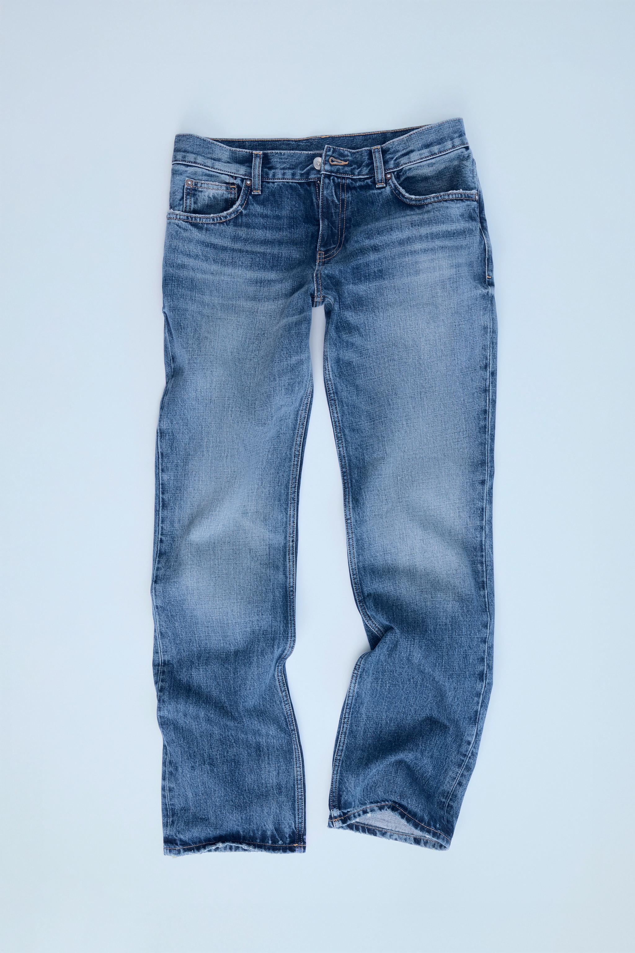 LOW-SLUNG JEANS