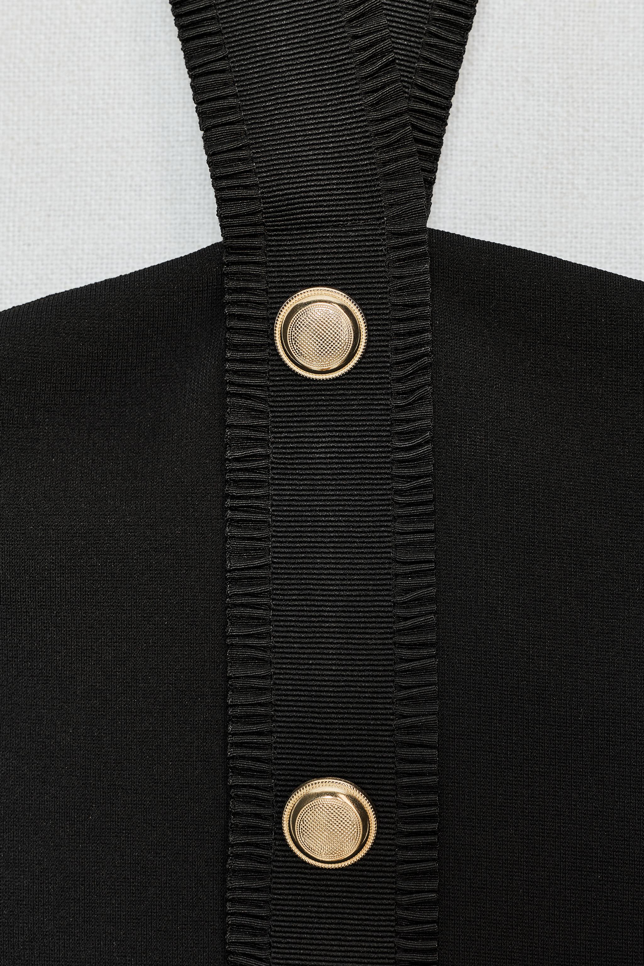 STRETCH CONTOURING HALTER TOP