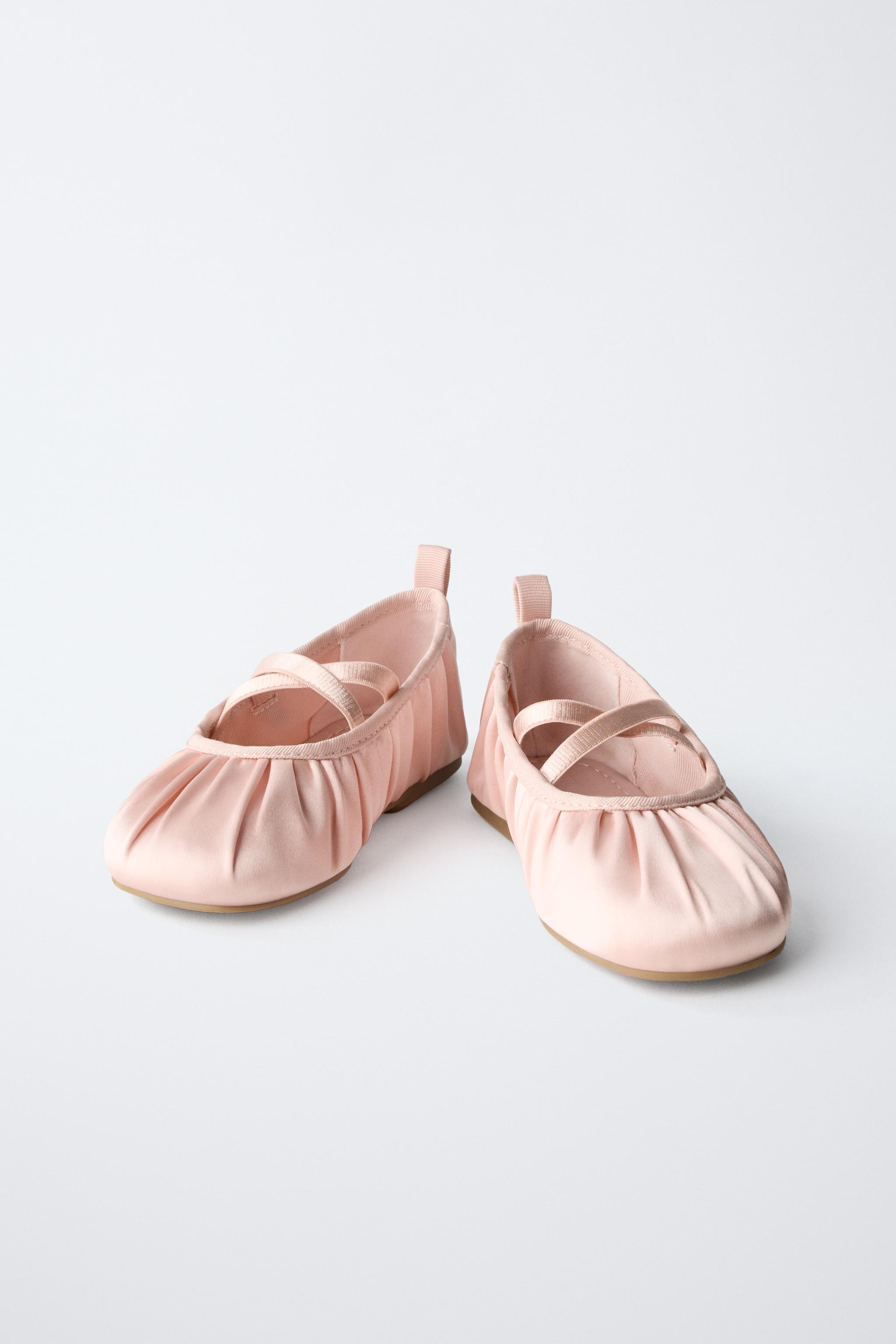 BALLET FLATS WITH DETAIL