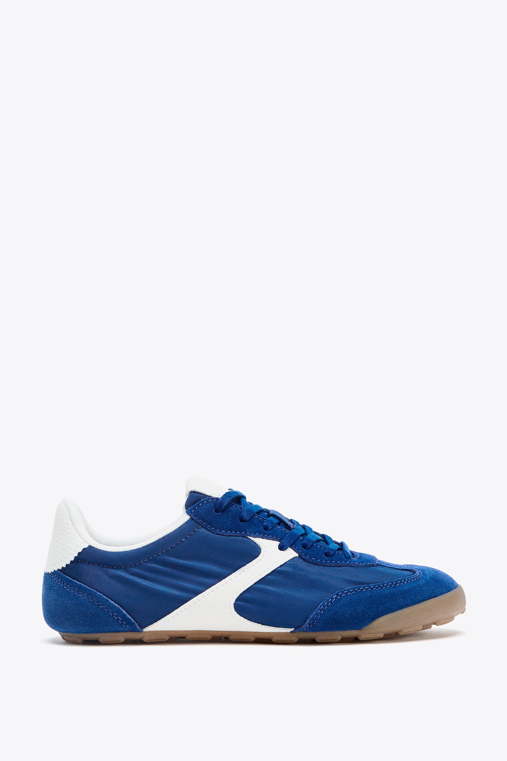 SOFT RUNNING SNEAKERS