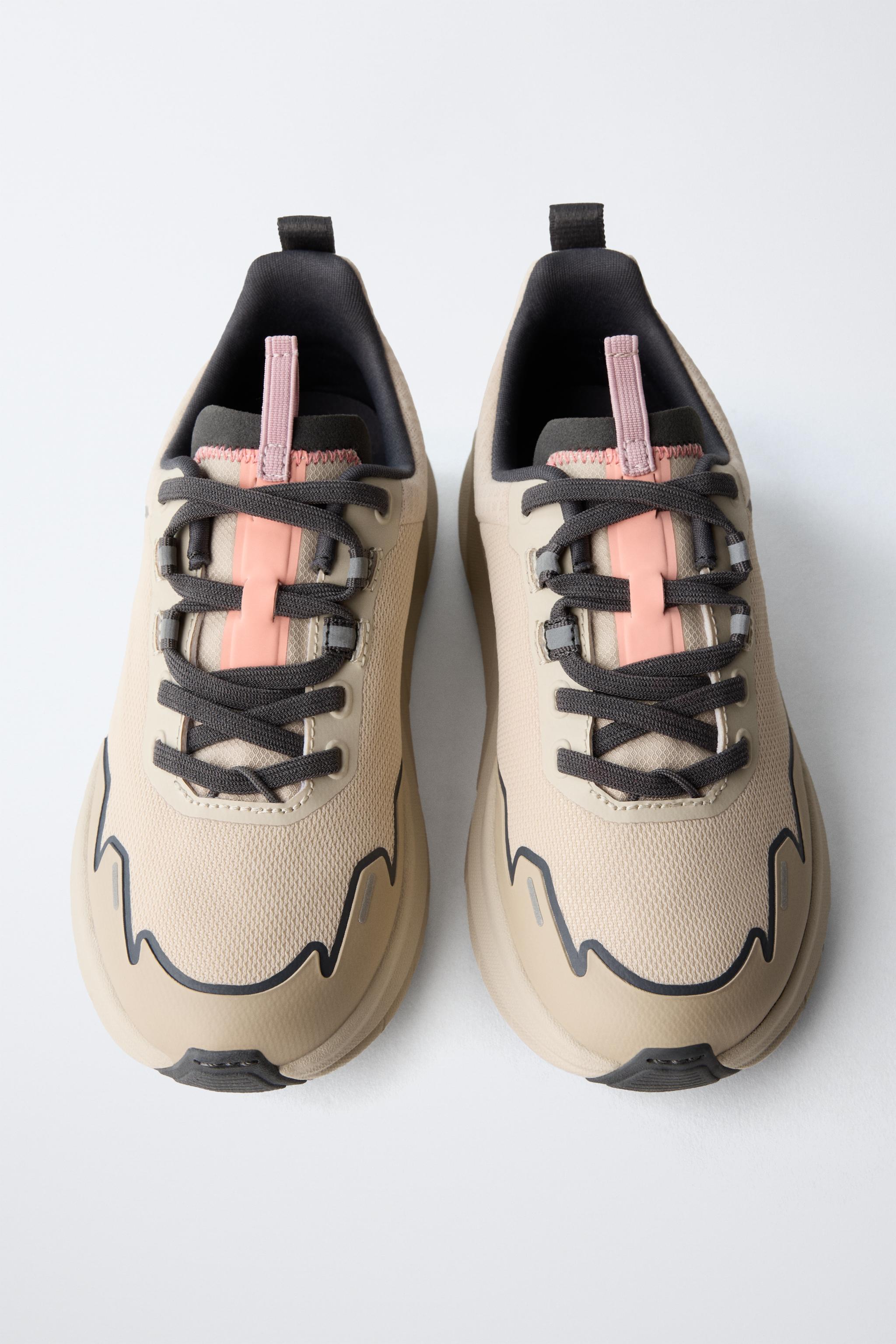 SNEAKERS WITH SOLE DETAIL