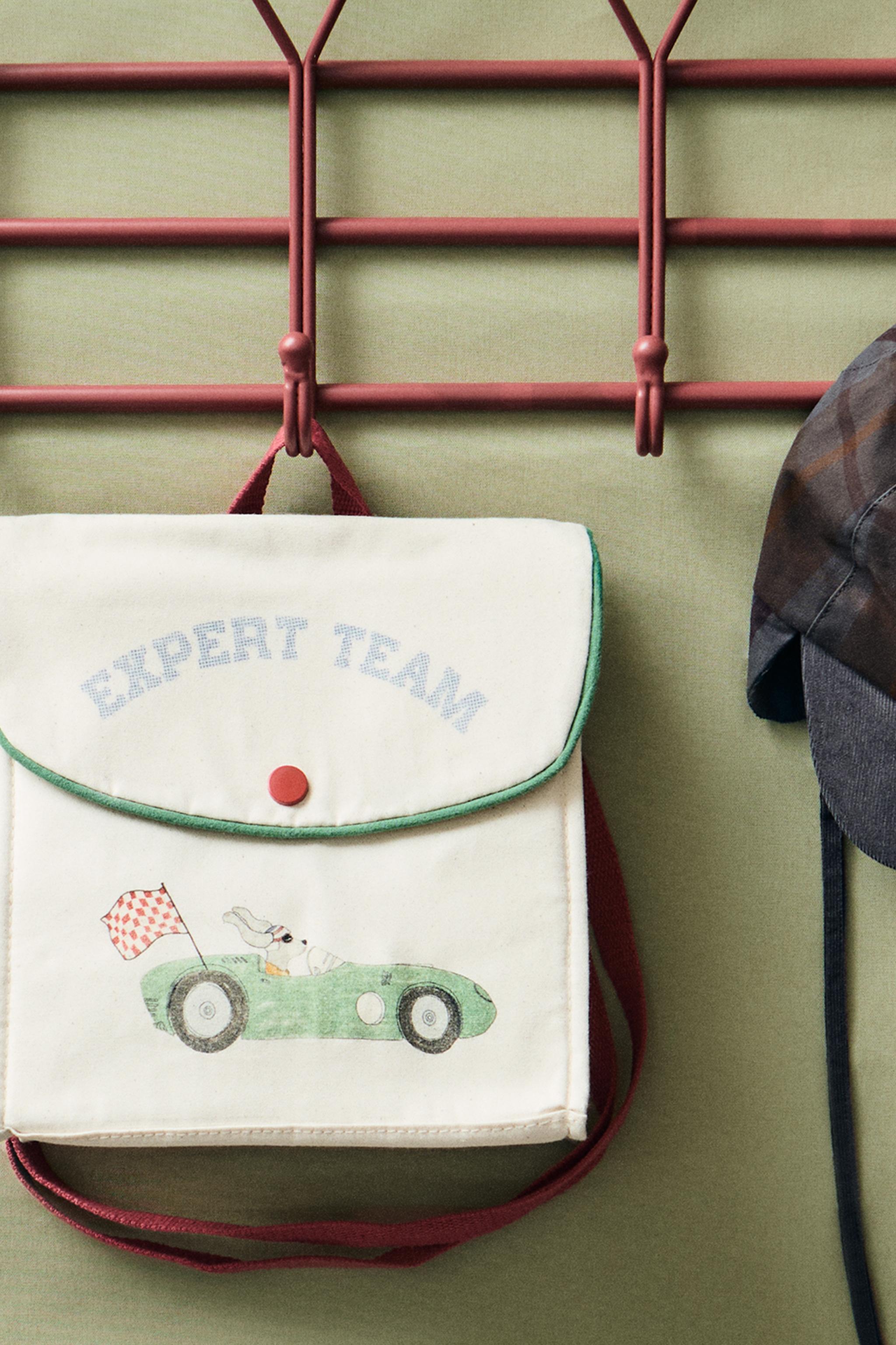 CHILDREN'S RACING DOG LUNCH BOX