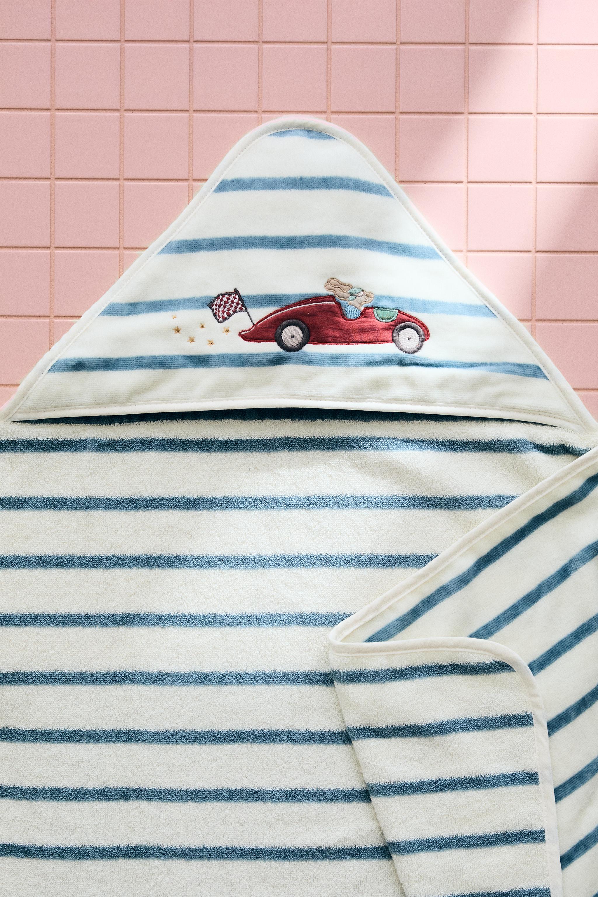 CHILDREN'S RACING DOG HOODED BATH TOWEL