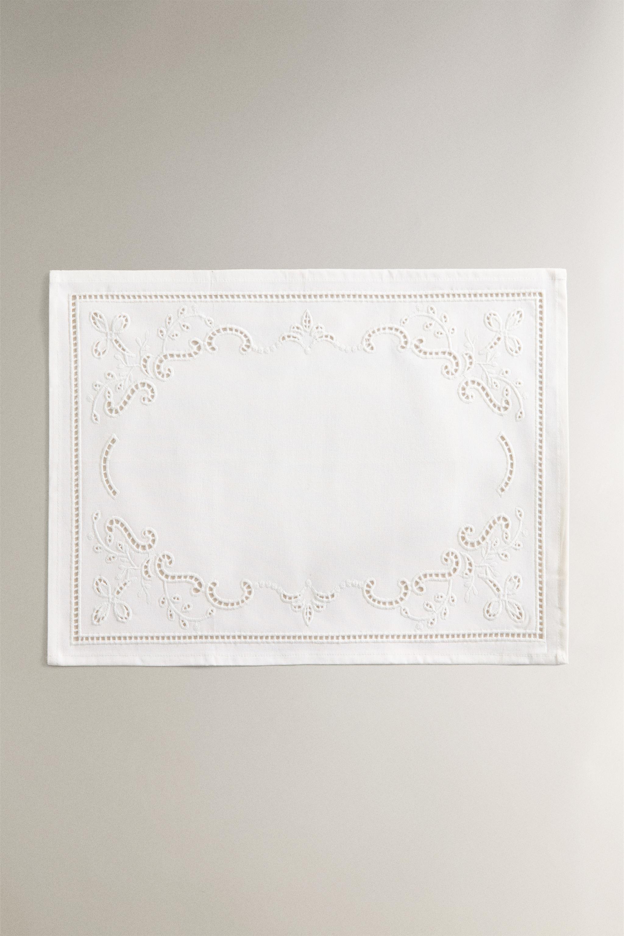 EMBROIDERED PLACEMAT WITH HEMSTITCHING