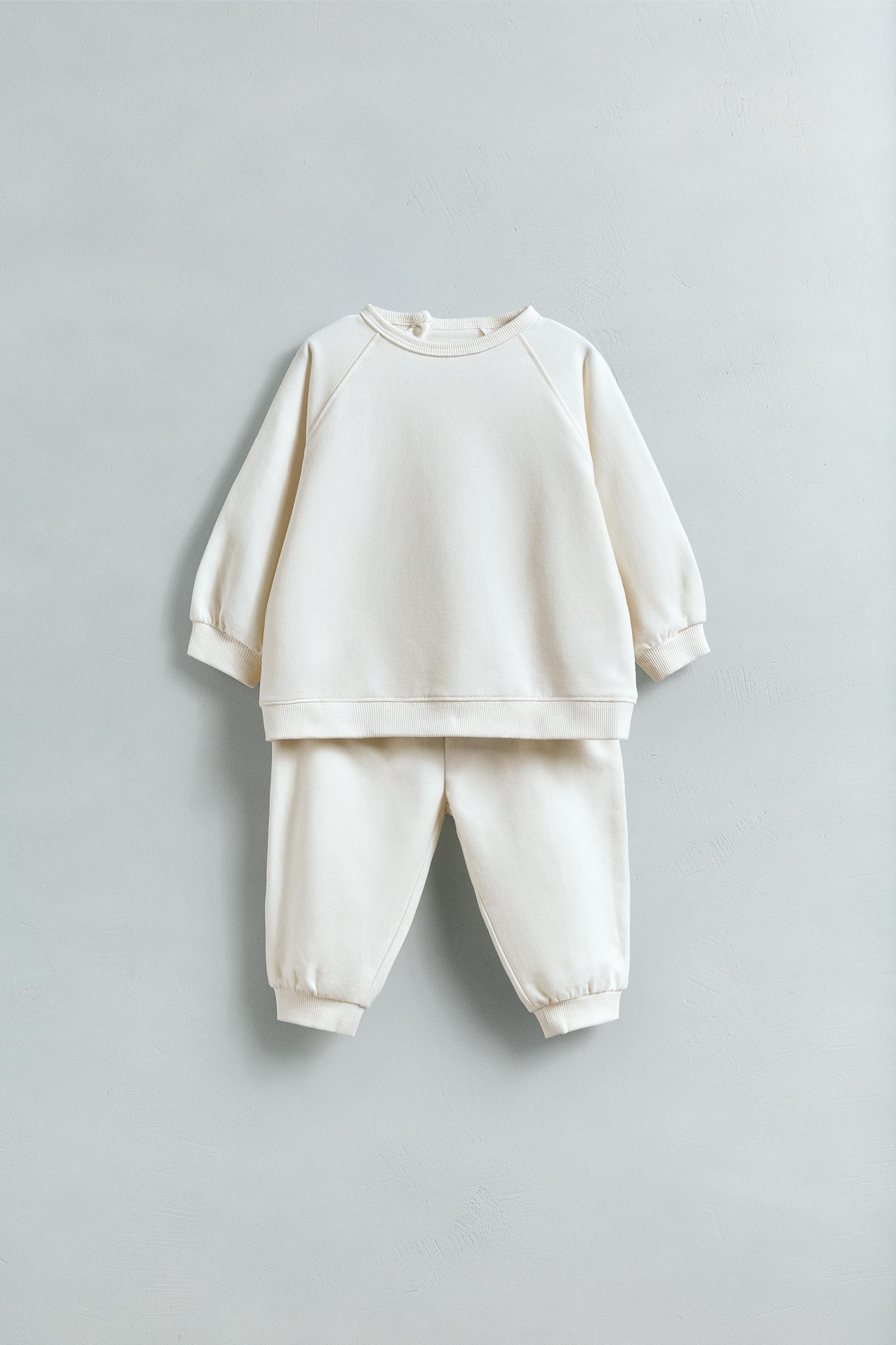 SWEATSHIRT AND JOGGER PANTS SET