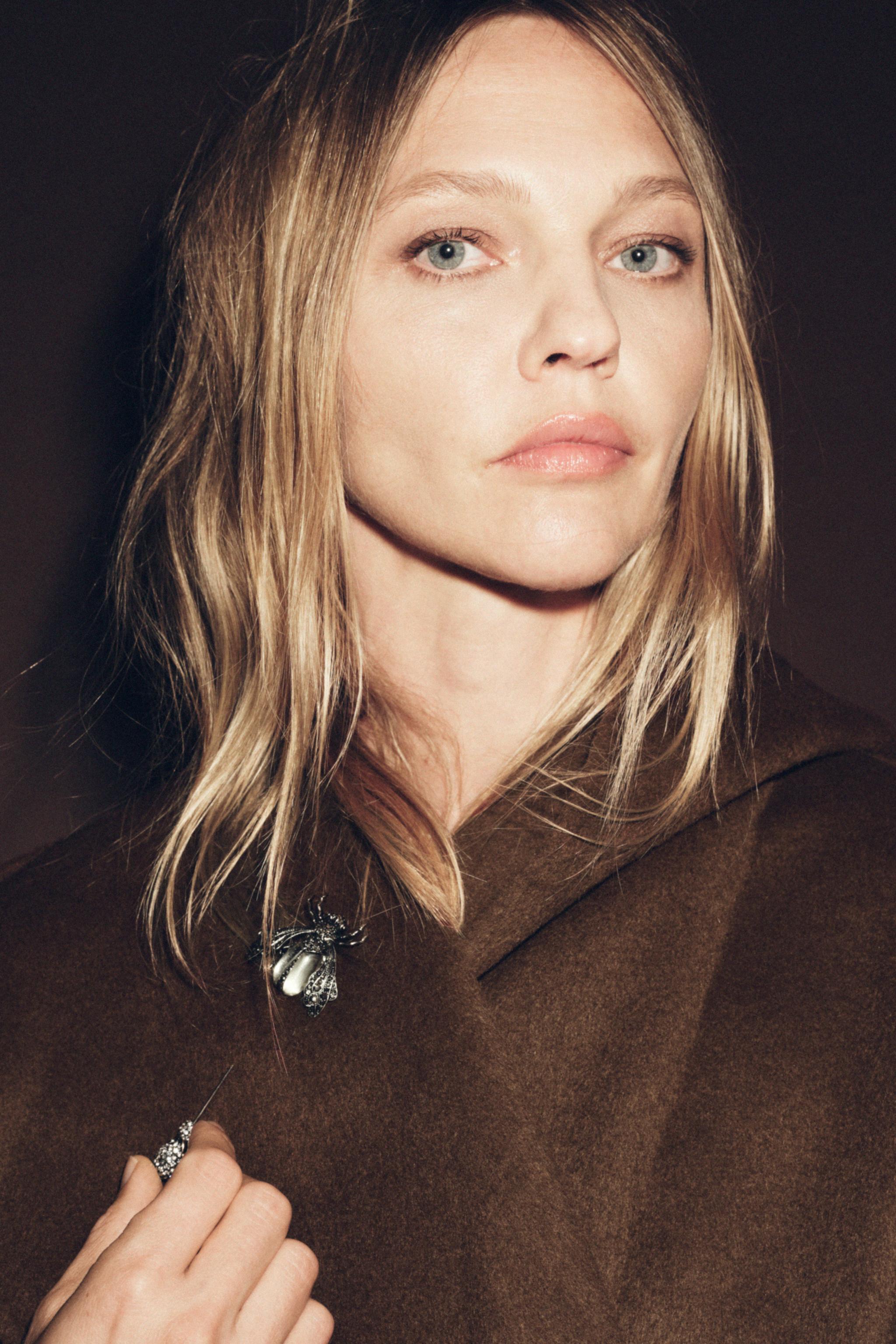 MAXI METALLIC BEE BROOCH WITH SPARKLES