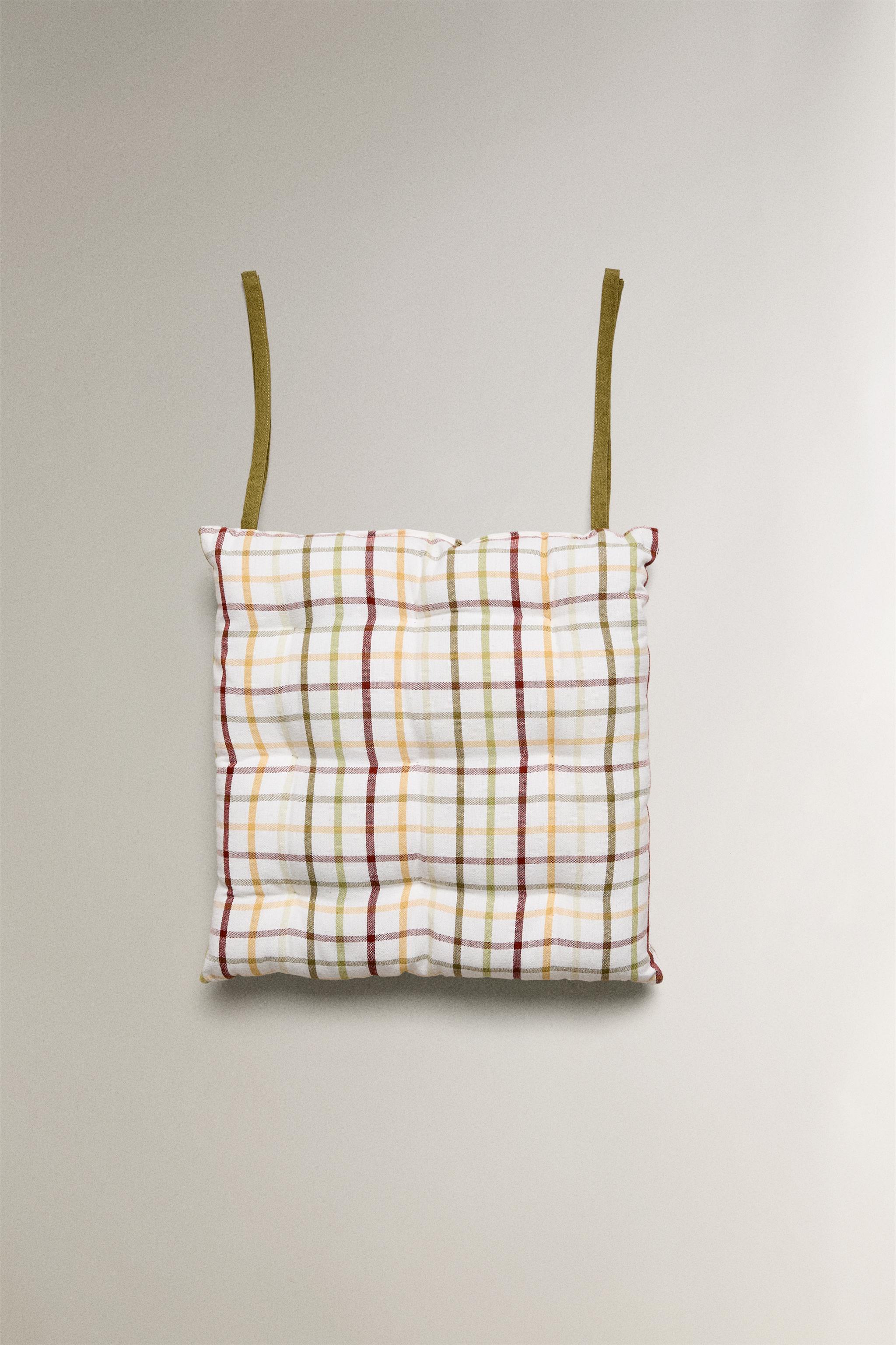 DYED THREAD SEAT CUSHION