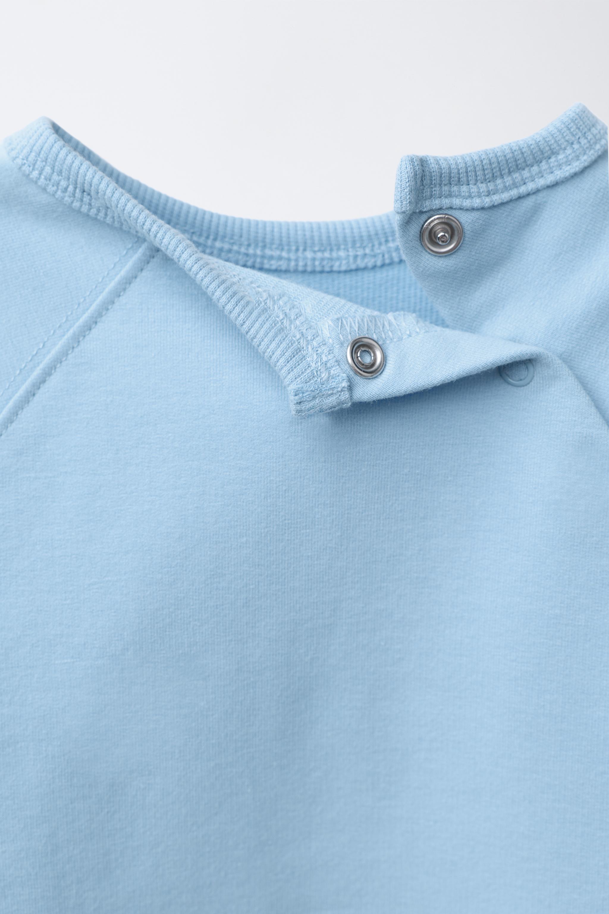 SWEATSHIRT AND JOGGER PANTS SET