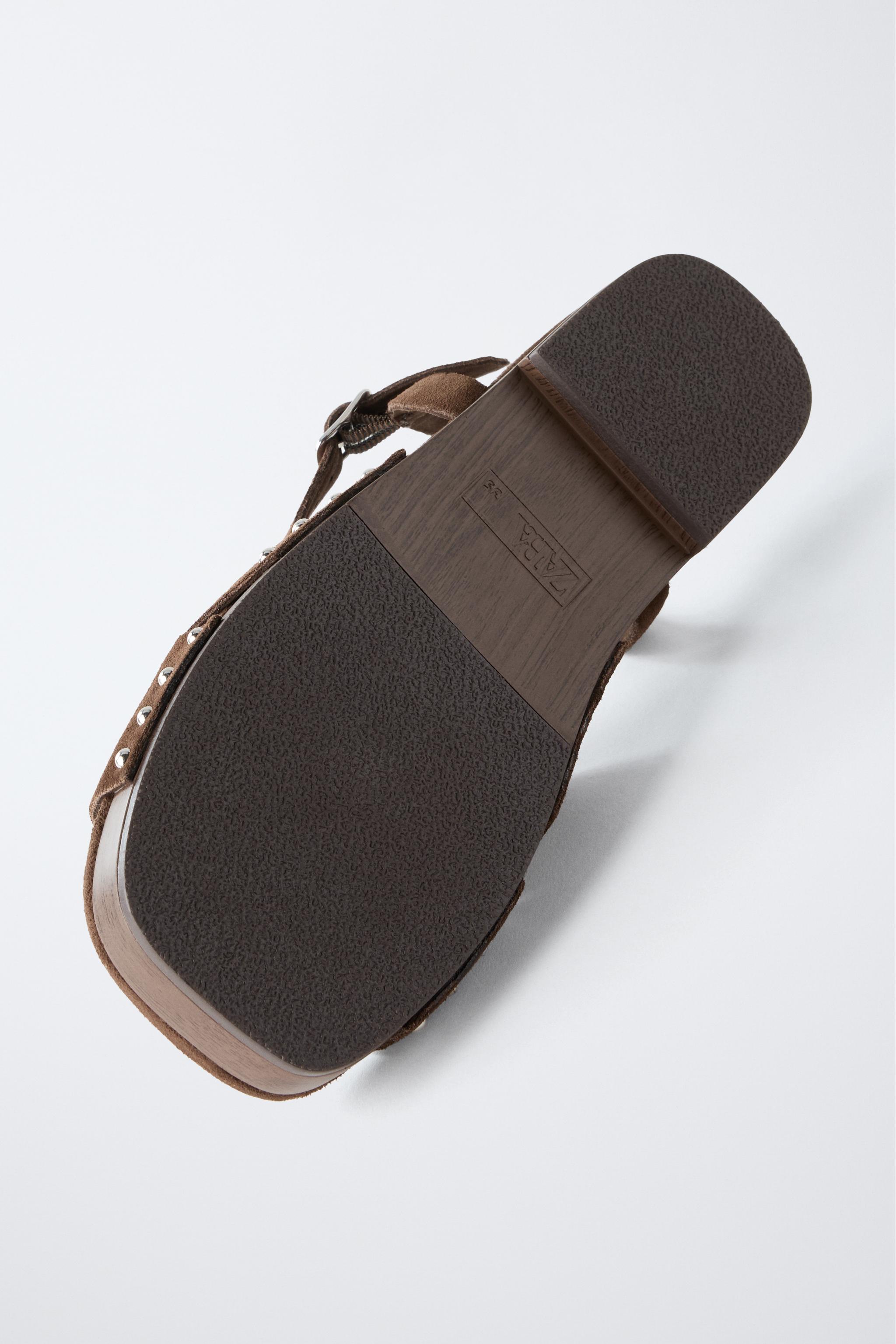 LEATHER CLOGS WITH THIN SOLES