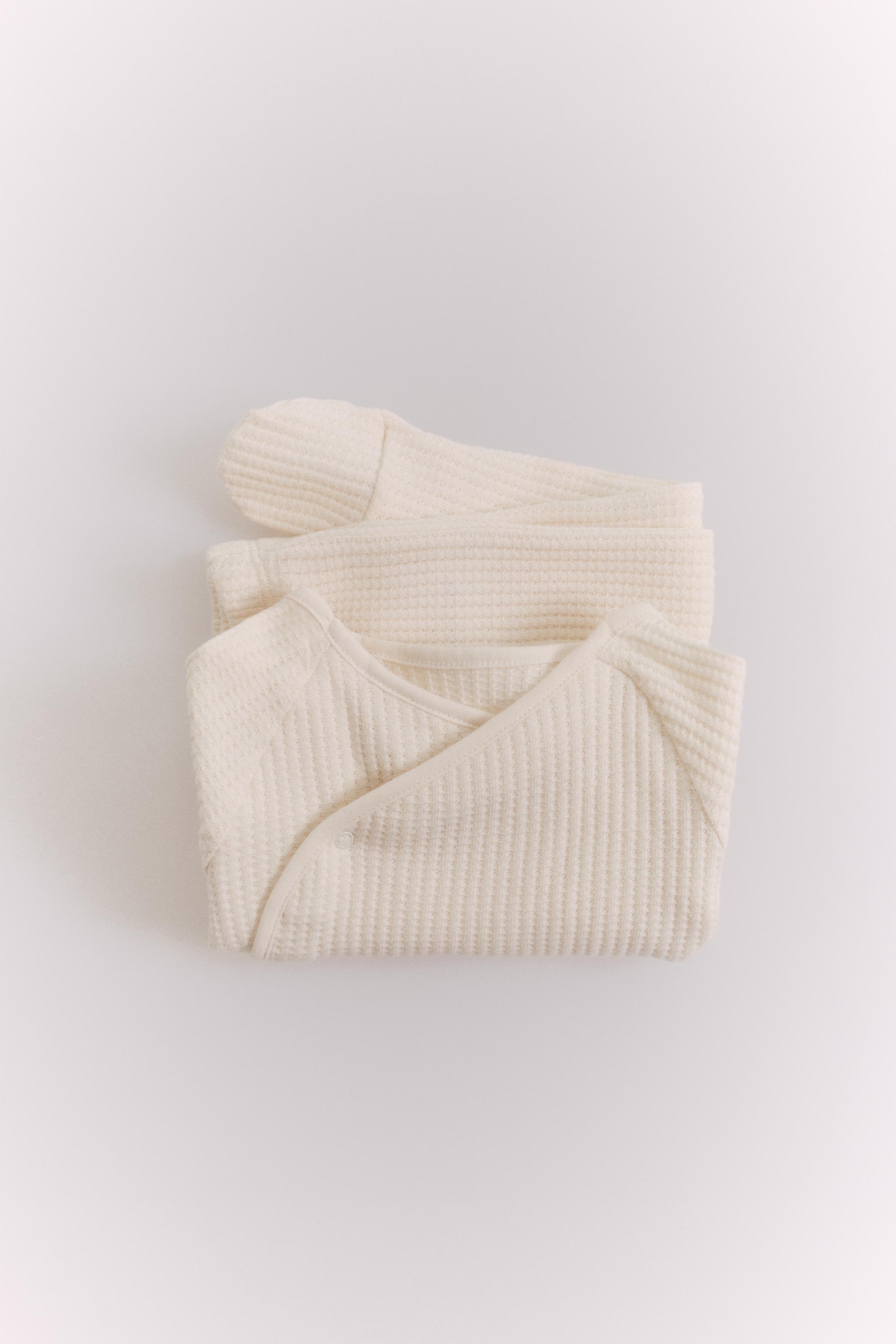 TEXTURED T-SHIRT AND LEGGINGS SET