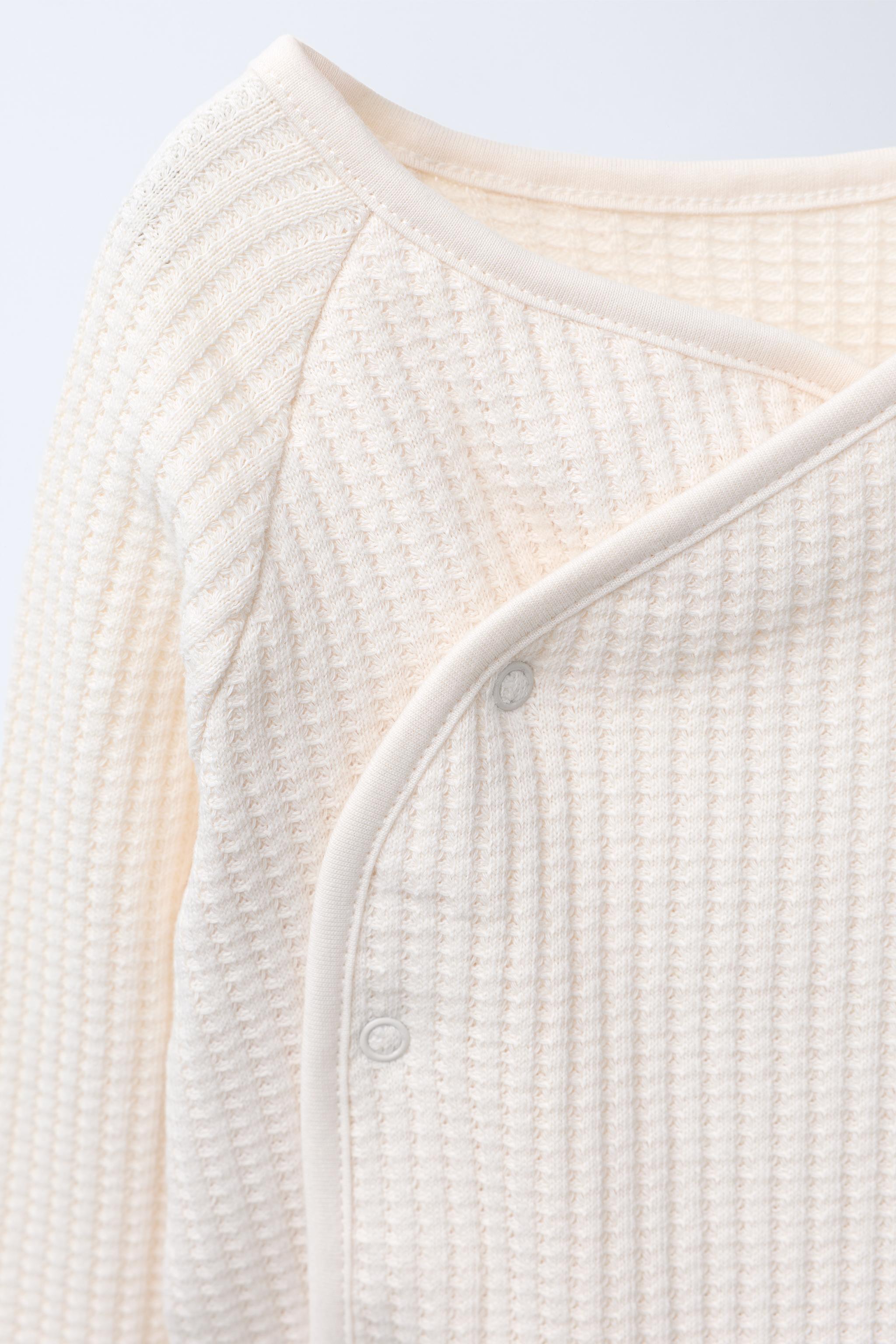 TEXTURED T-SHIRT AND LEGGINGS SET