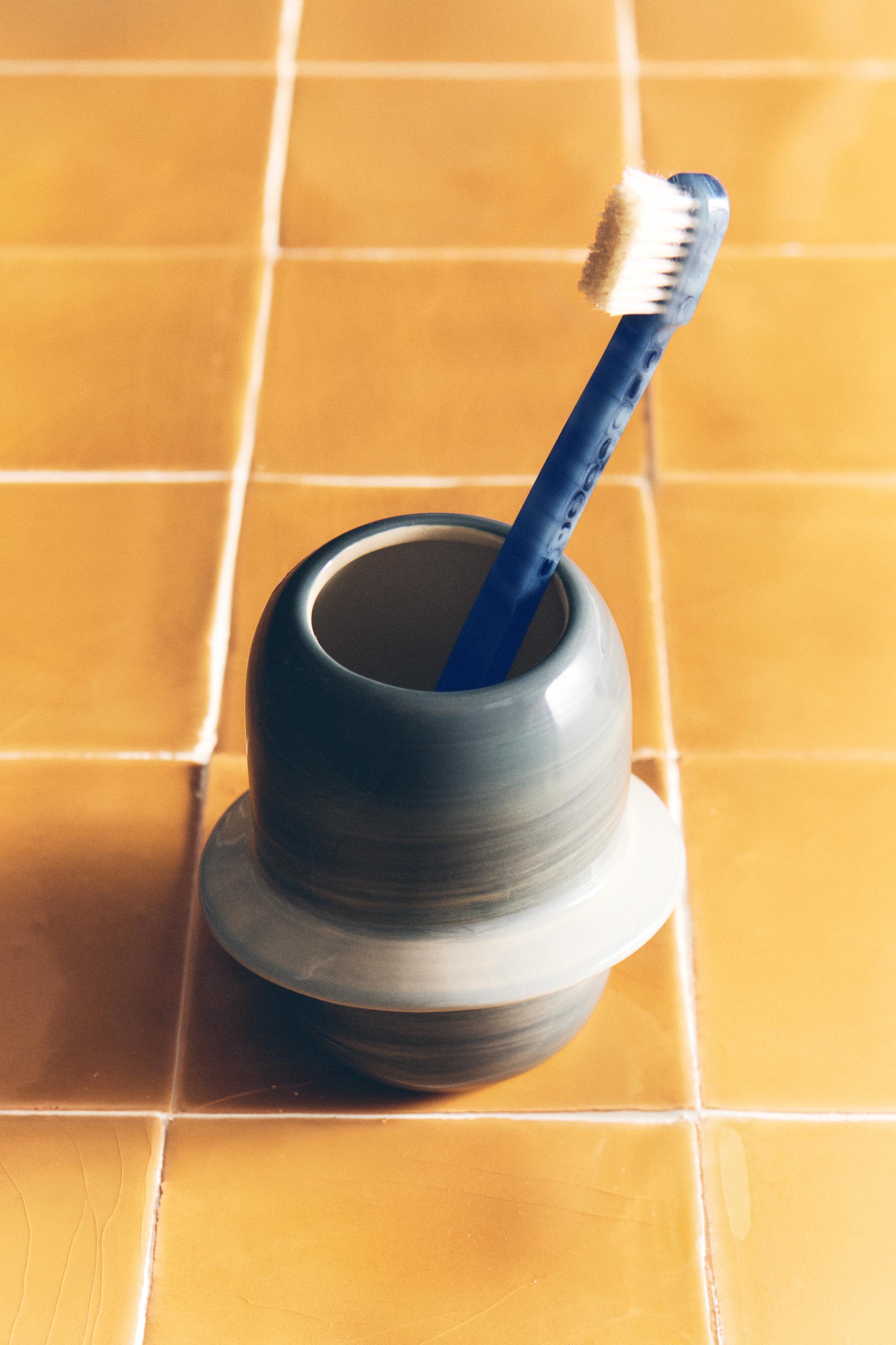 CHILDREN'S PLANET TOOTHBRUSH HOLDER