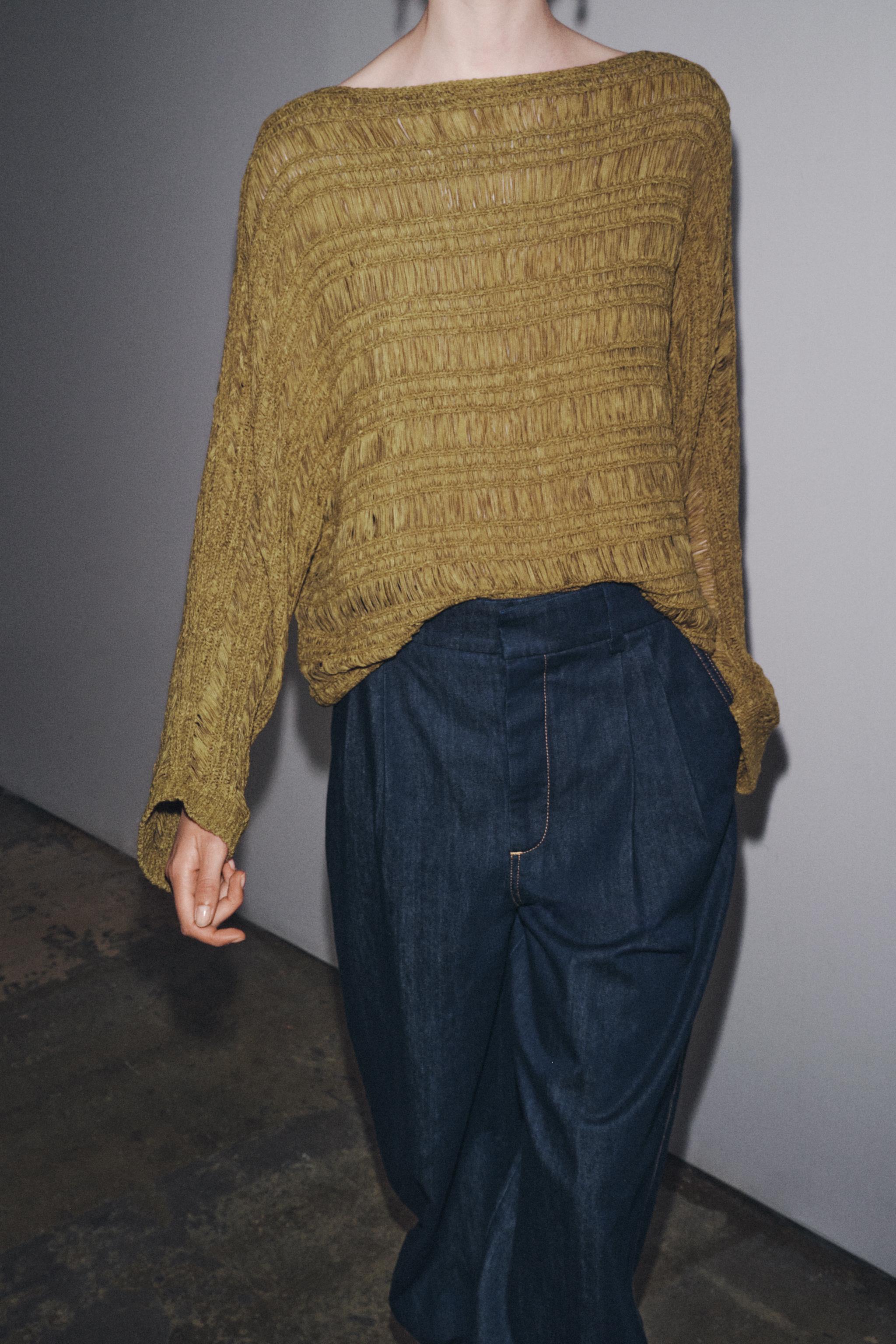 RIBBED KNIT SWEATER