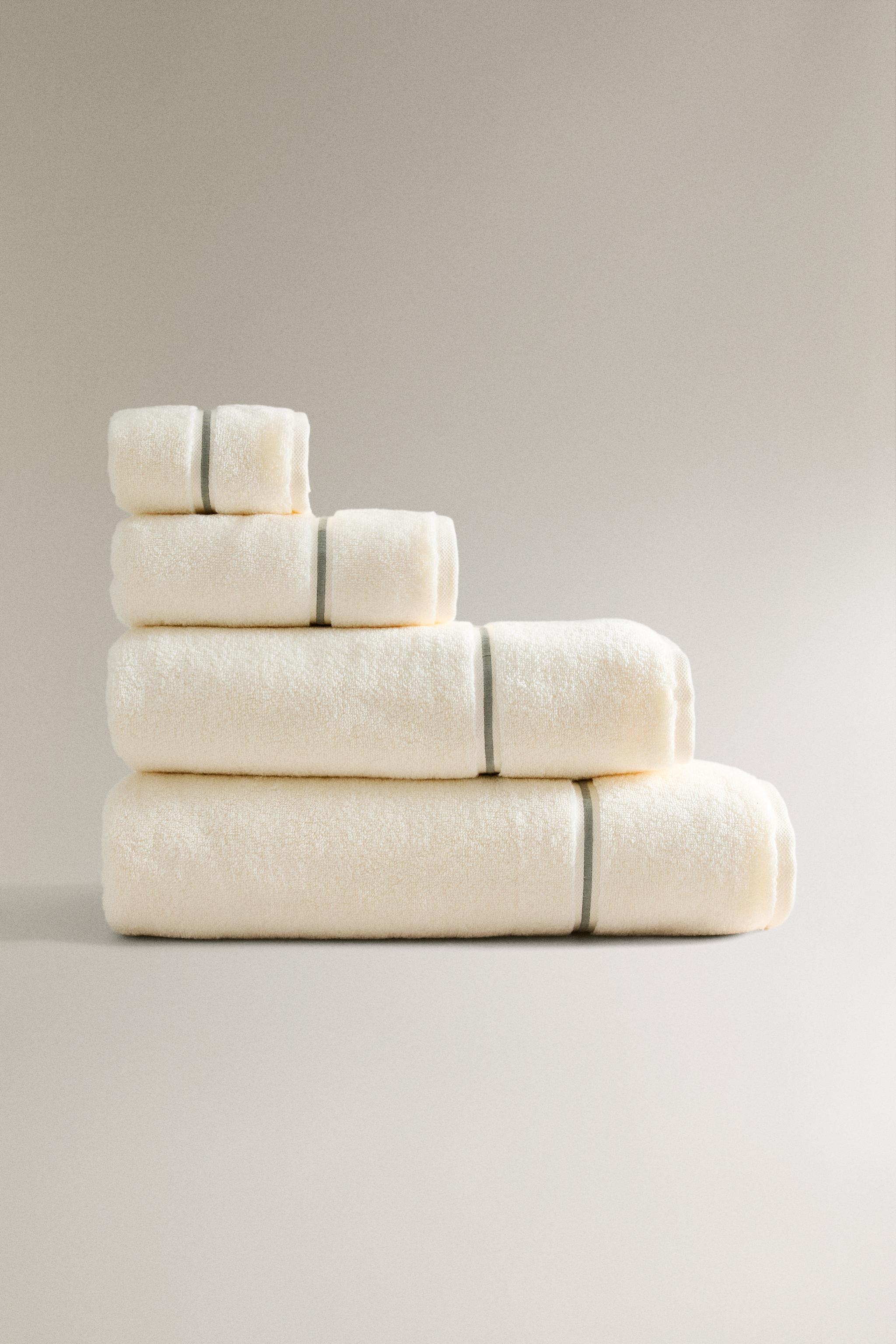 EMBROIDERED TRIM BATH TOWEL