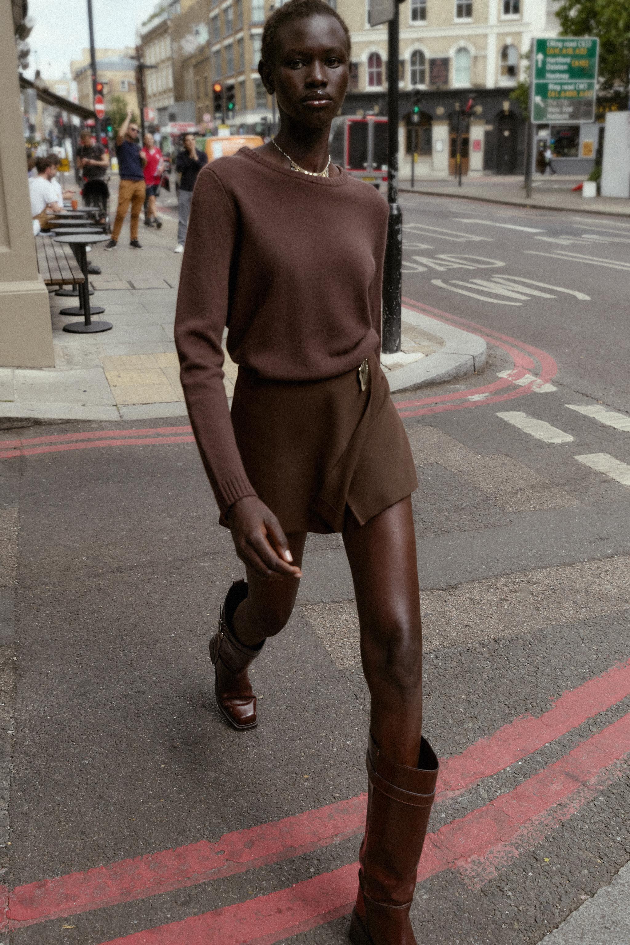 ASYMMETRICAL CULOTTE SKIRT WITH APPLIQUE