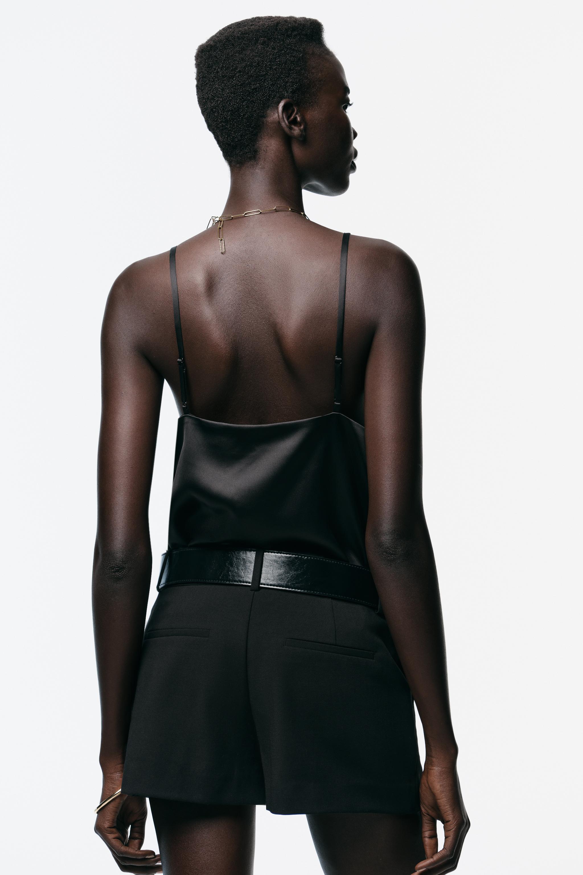 LOW-RISE BELTED SKORT