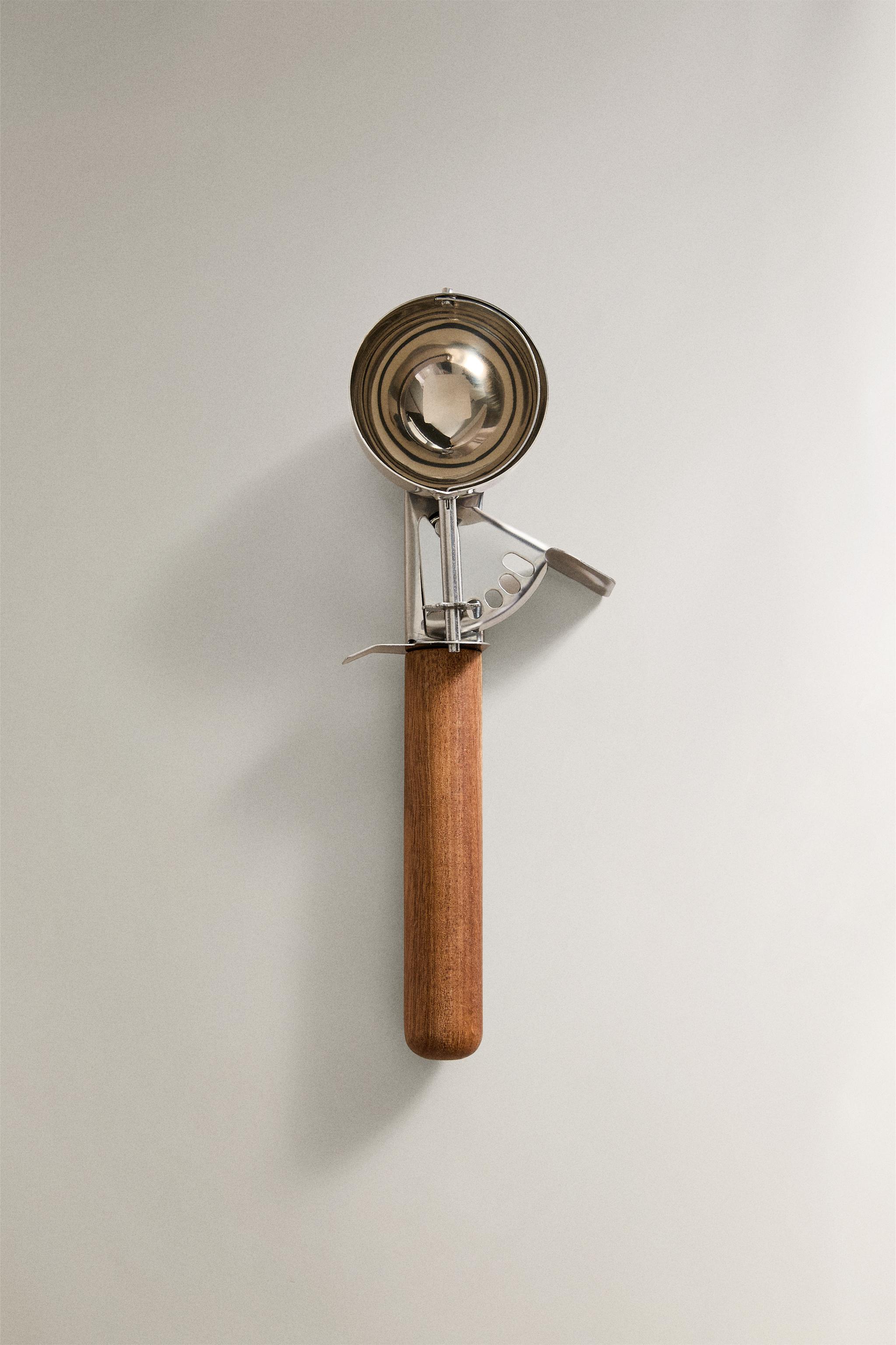 ICE-CREAM SCOOP WITH ACACIA WOOD HANDLE