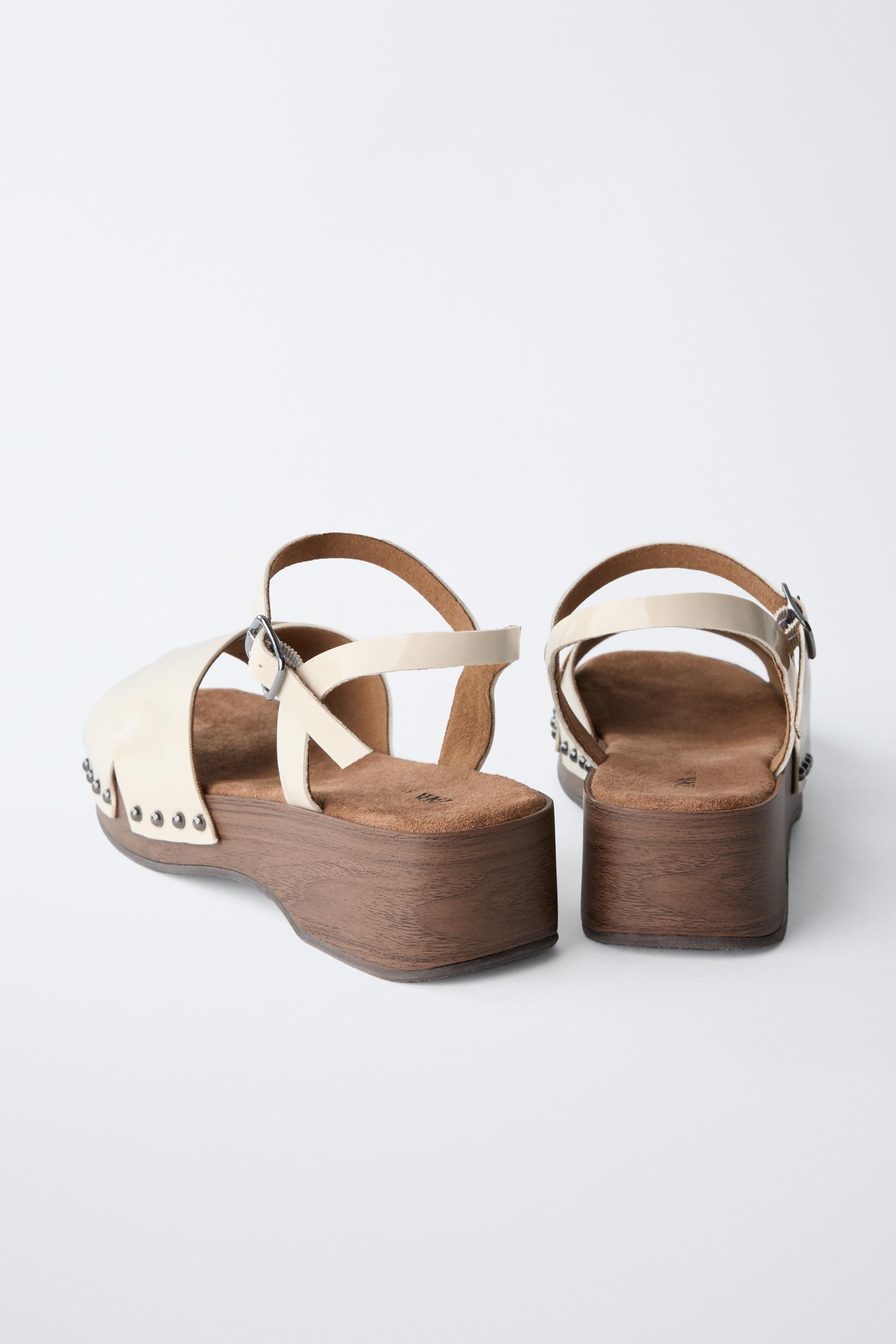 NEUTRAL PATENT-FINISH CLOGS
