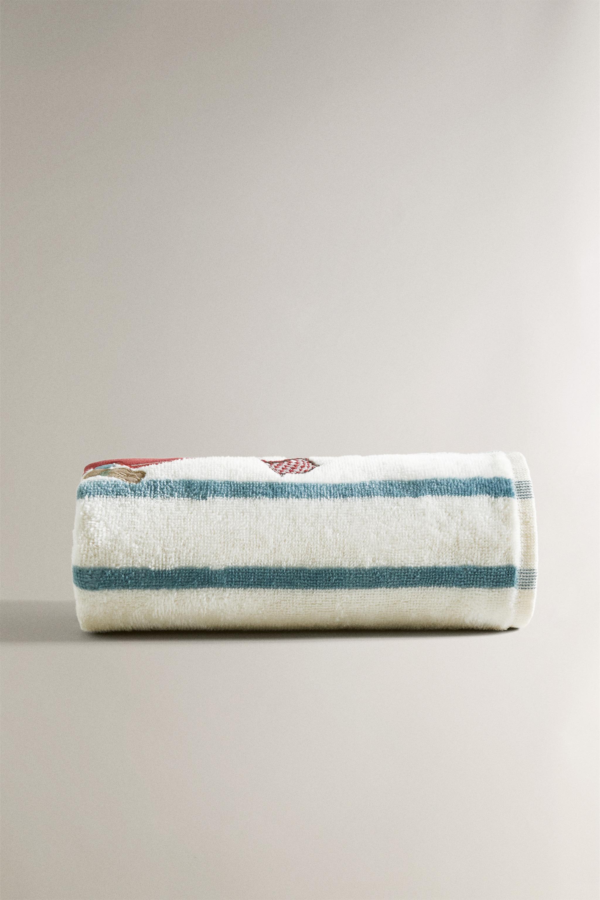 CHILDREN'S STRIPED BATH TOWEL WITH RACING DOG