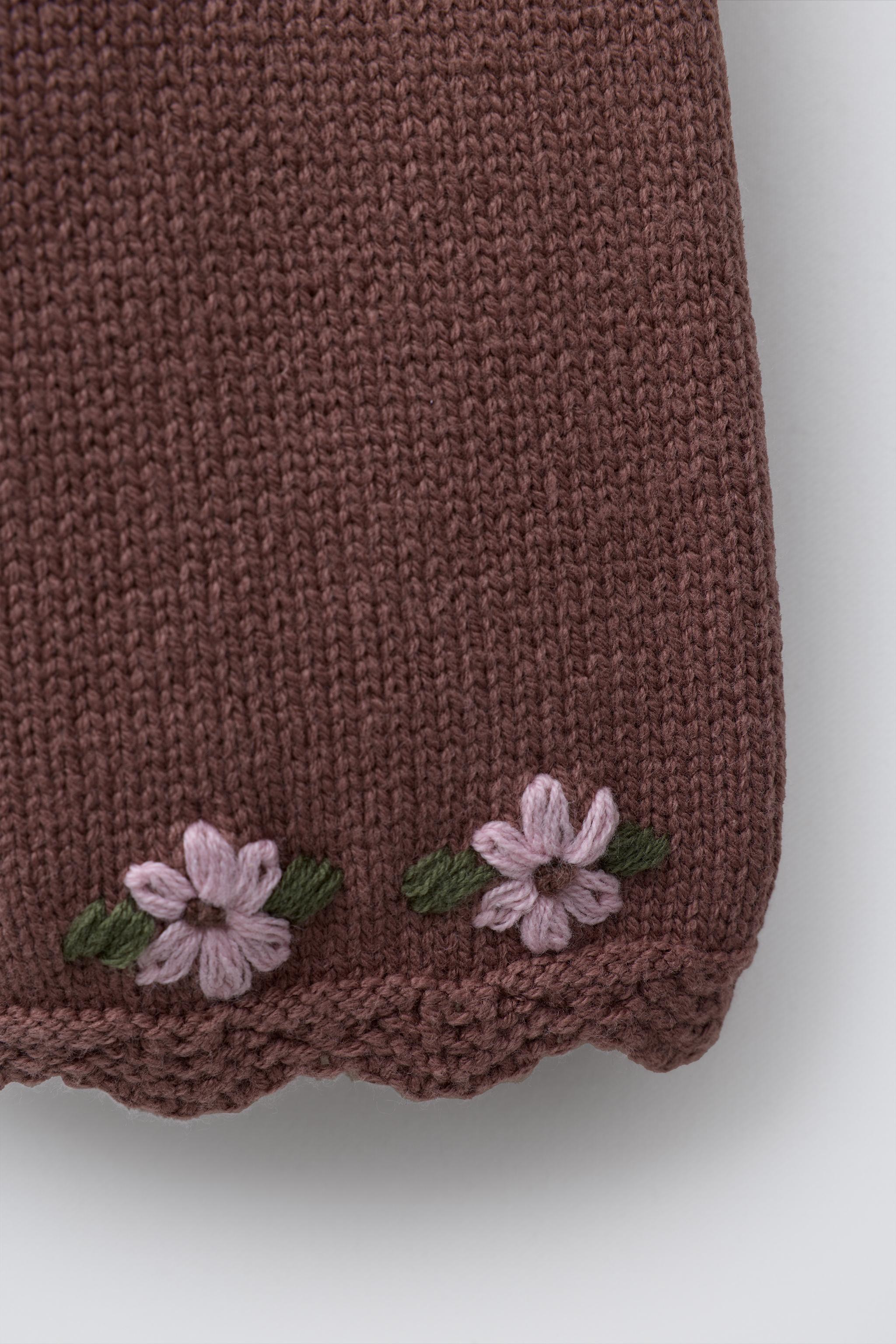 EMBROIDERED KNIT STRAIGHT LEG PANTS