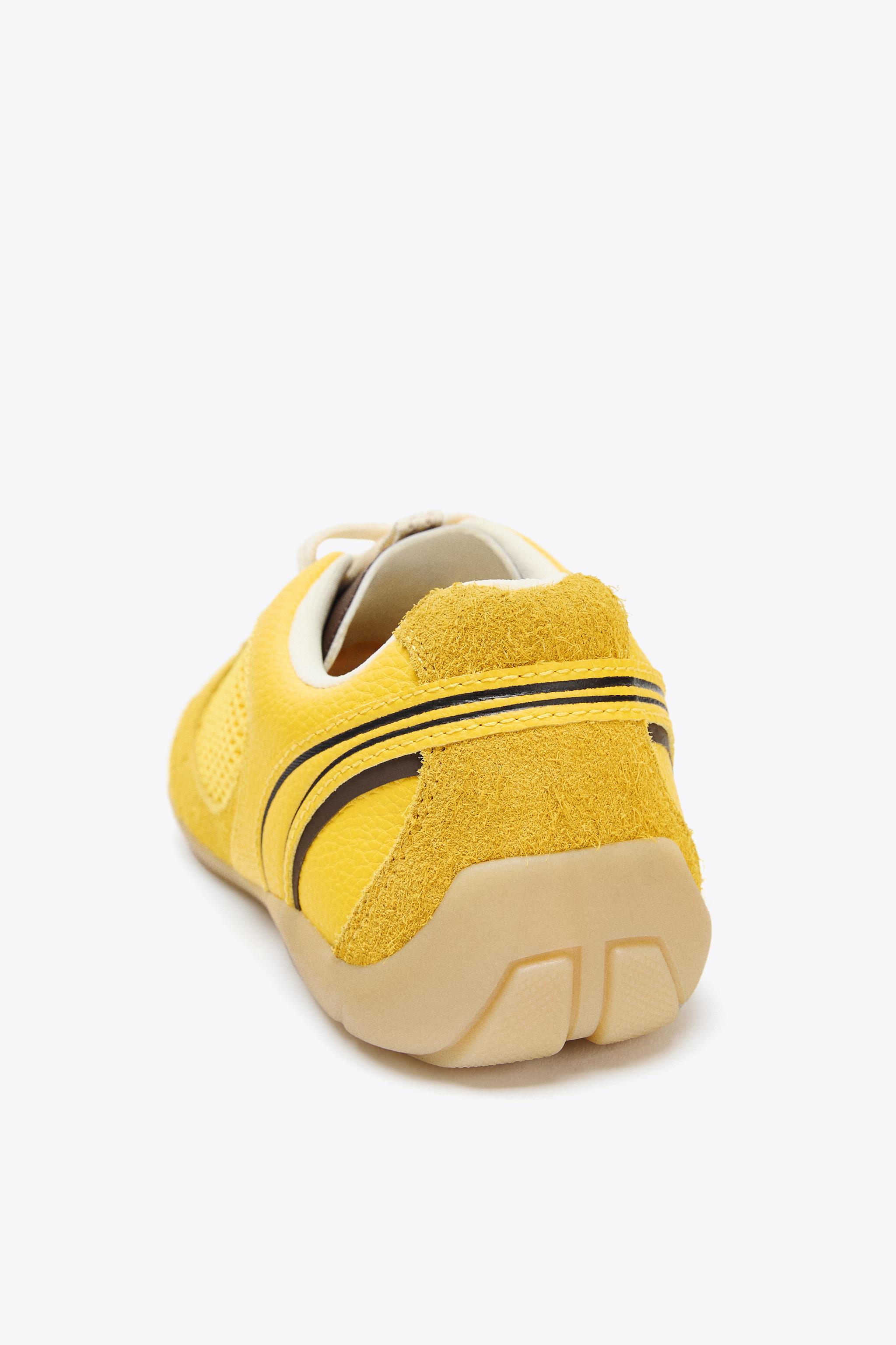 CONTRAST RUNNING SHOES