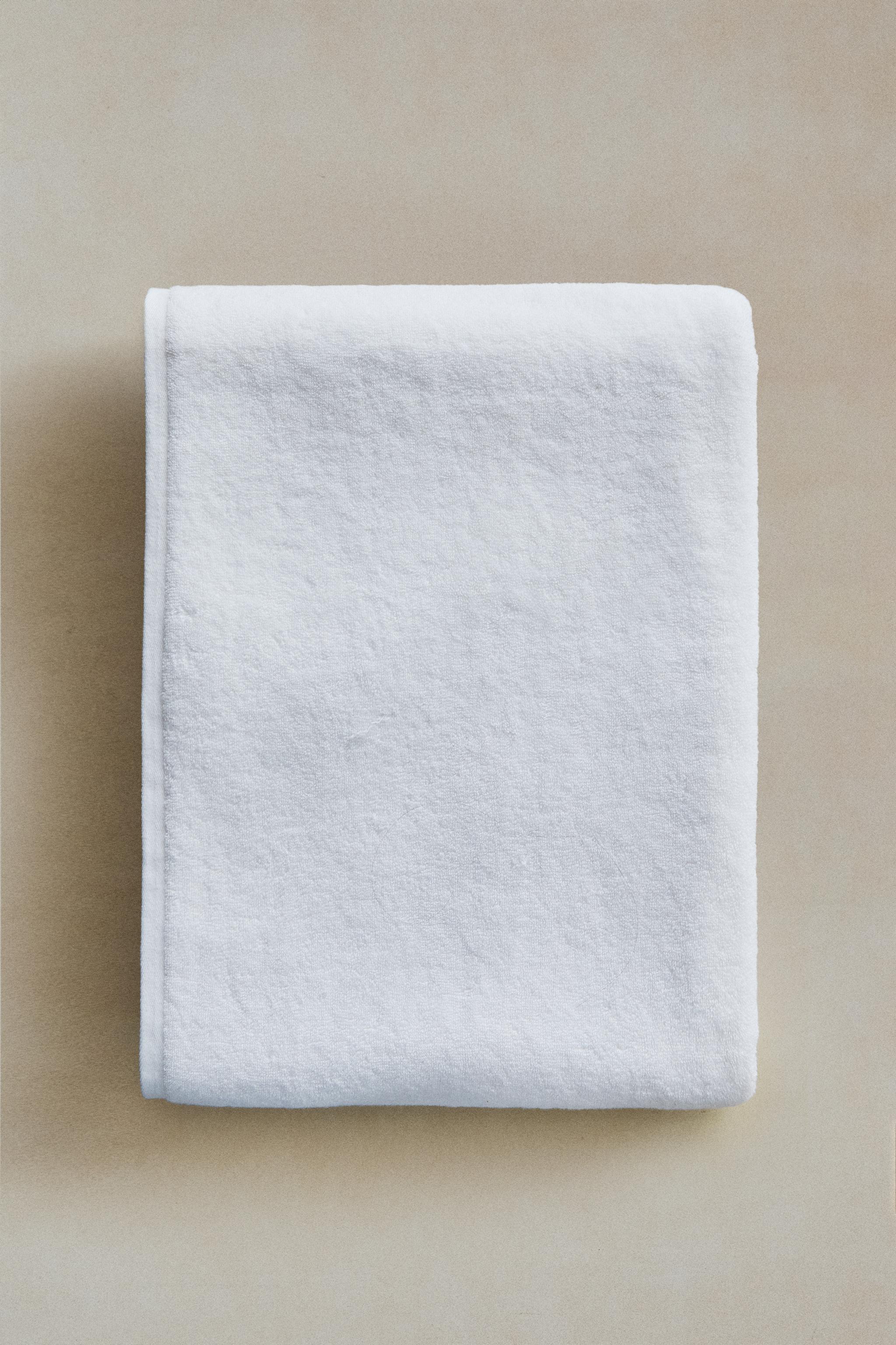 EXTRA SOFT COTTON BATH TOWEL (700 GXM²)