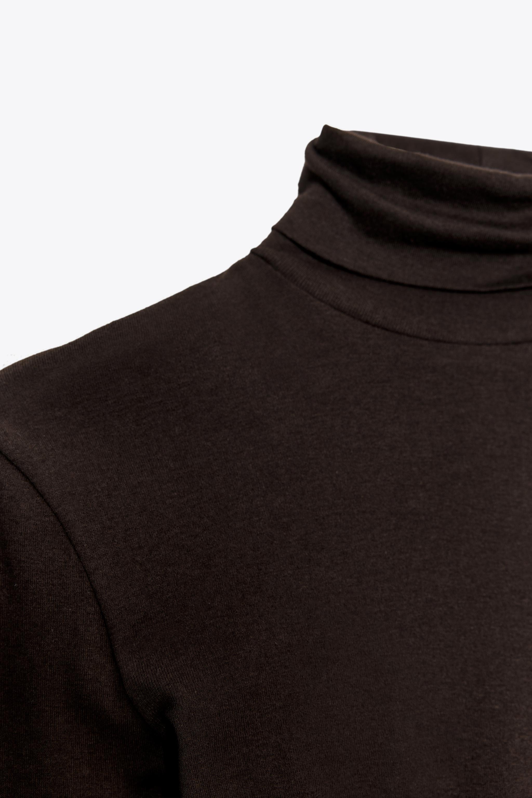 SLIM MOCK NECK T-SHIRT