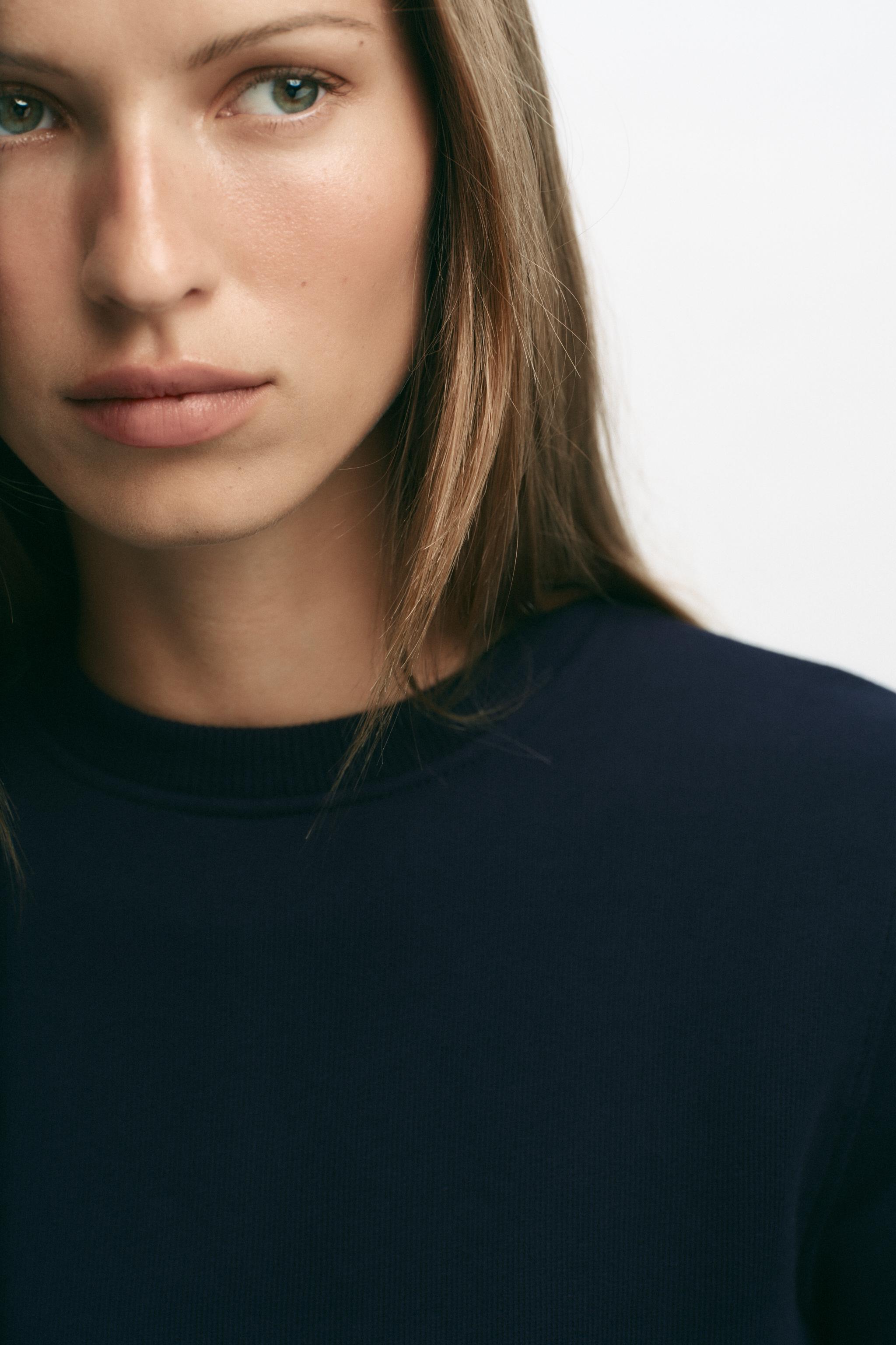 BASIC COTTON SWEATSHIRT