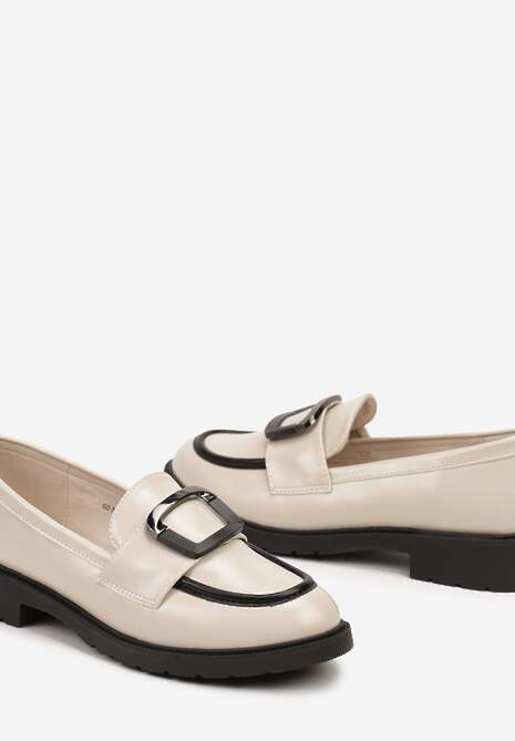 Jasnobeżowe Mokasyny na Płaskiej Podeszwie z Ozdobnym Paskiem i Skórzaną Wkładką Tinaree