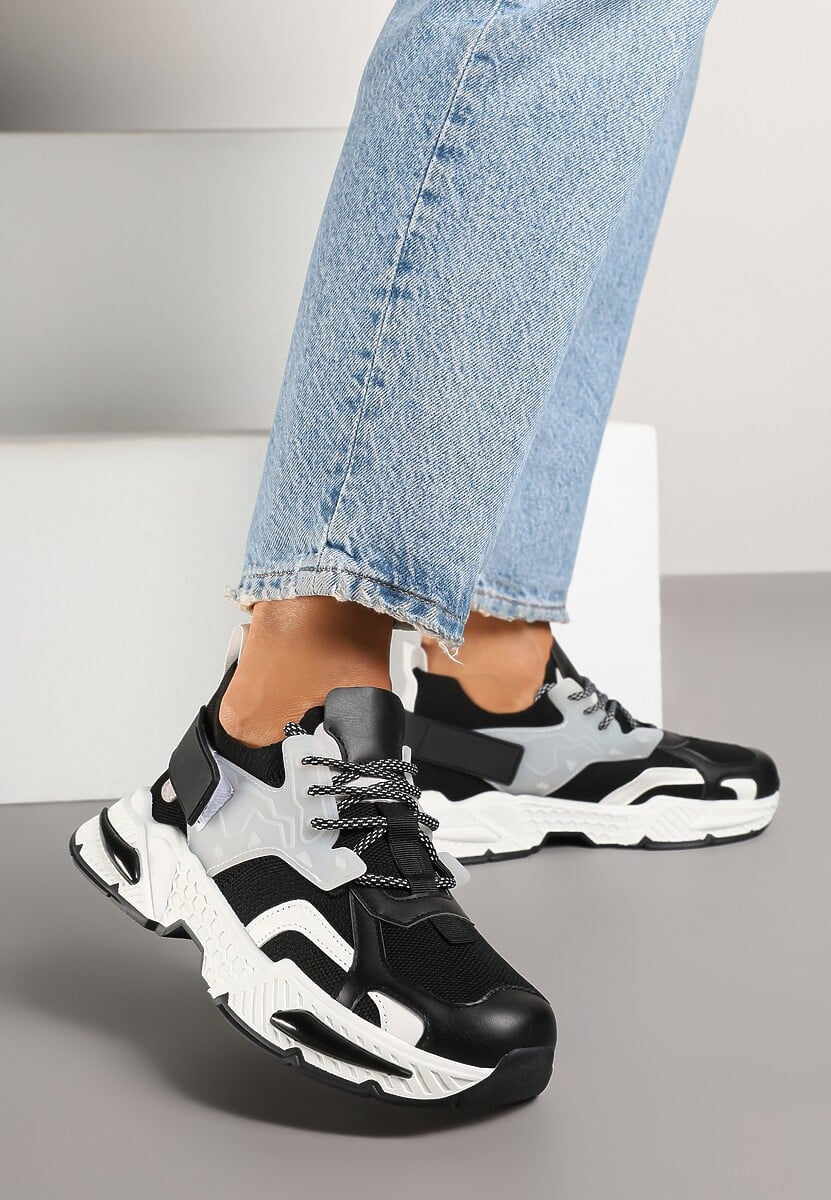 Czarne Sneakersy w Streetwearowym Stylu z Ozdobnym Rzepem Akkaria