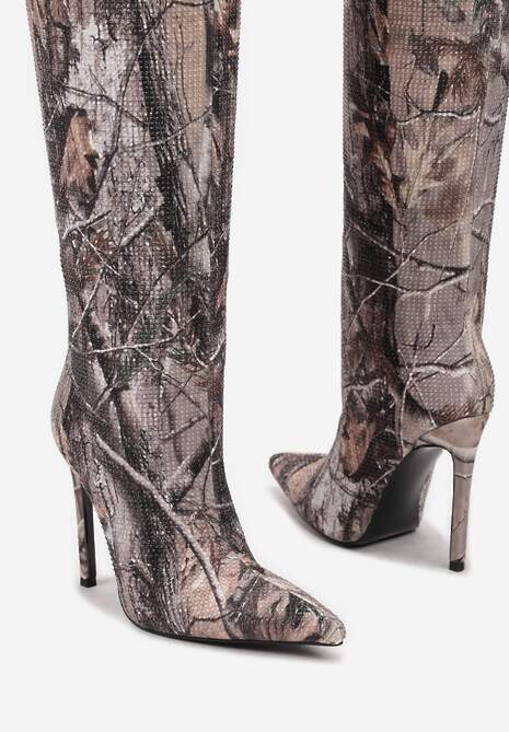 Ciemnobeżowe Wsuwane Kozaki na Obcasie Typu Szpilka z Noskiem w Szpic i Cyrkoniowym Detalem Hanilaya