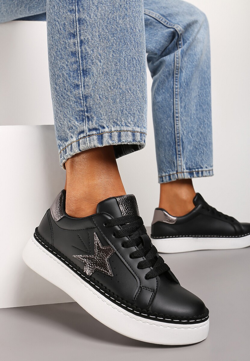Czarne Płaskie Sneakersy ze Sznurowaniem i Metalicznymi Wykończeniami Delulla