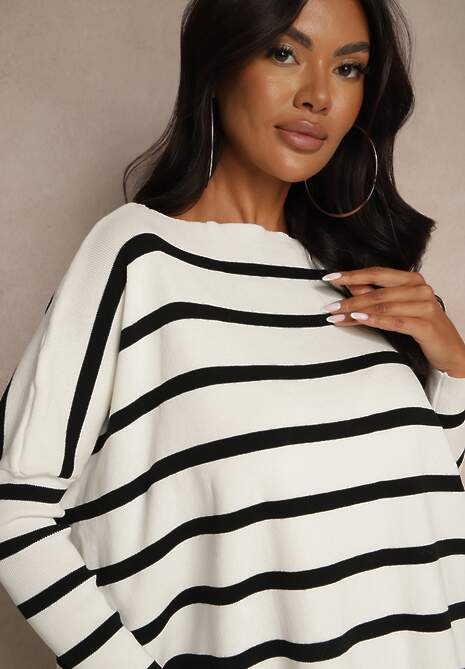 Biały Oversizowy Sweter z Rękawami o Fasonie Nietoperz i Wzorem w Paski Eistauma