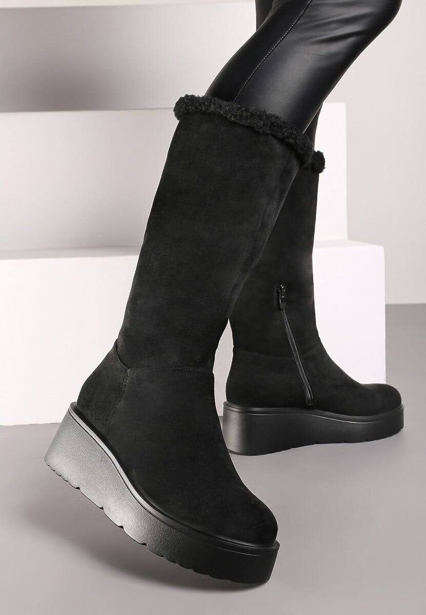 Czarne Botki na Koturnie Ozdobione Barankiem i Wywiniętą Cholewką Irissinae