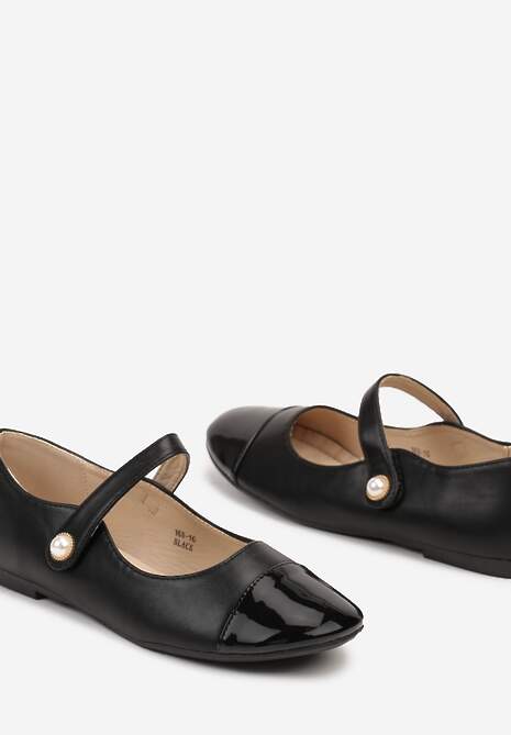 Czarne Balerinki na Płaskiej Podeszwie z Lakierowanym Noskiem i Ozdobnym Paskiem na Rzep Saivea